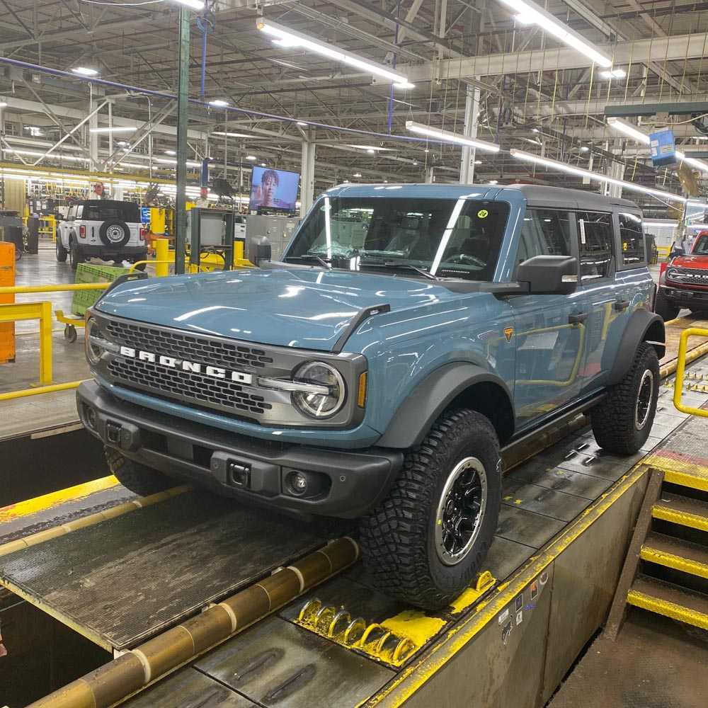 Ford Bronco build week 10/24 Chewy