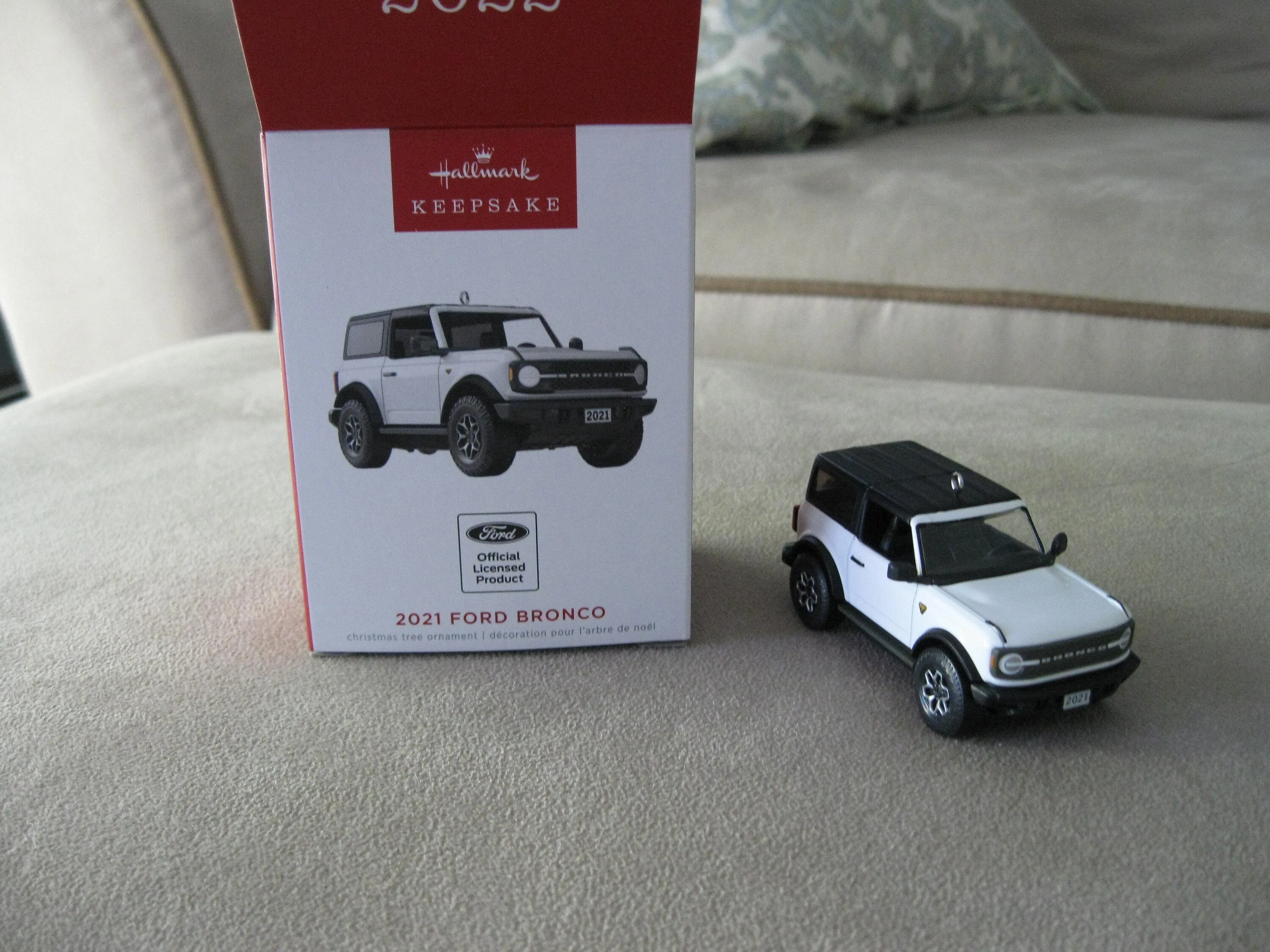 Ford Bronco Bronco Christmas Ornament 2022-11-09 04.40.11