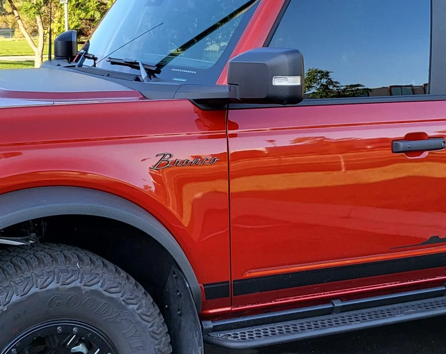 Bronco with Running Boards Badge.jpg