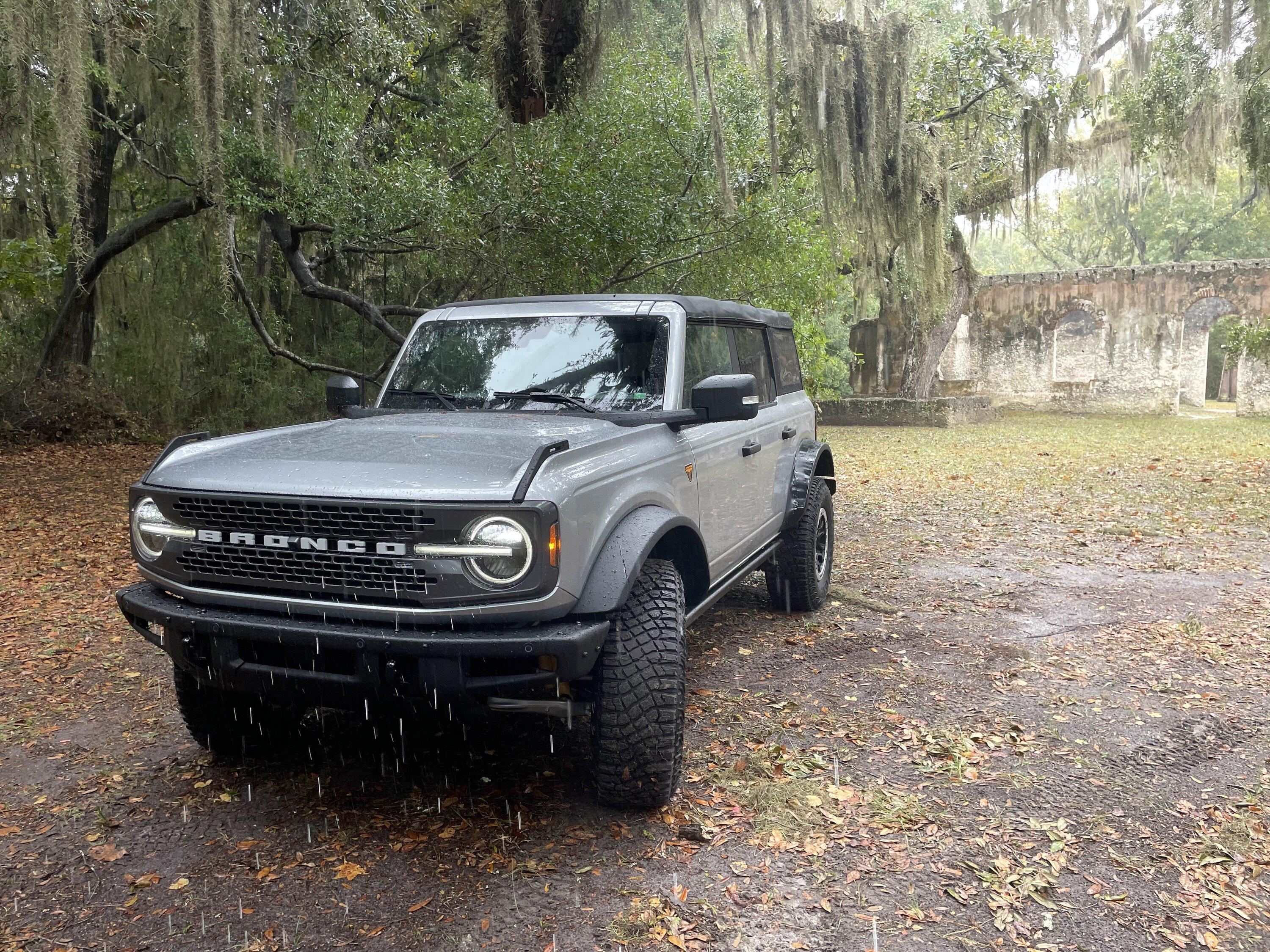 Ford Bronco ICONIC SILVER Bronco Club 2C33BA20-F0C7-49DB-AA38-449CFCFB9AF3