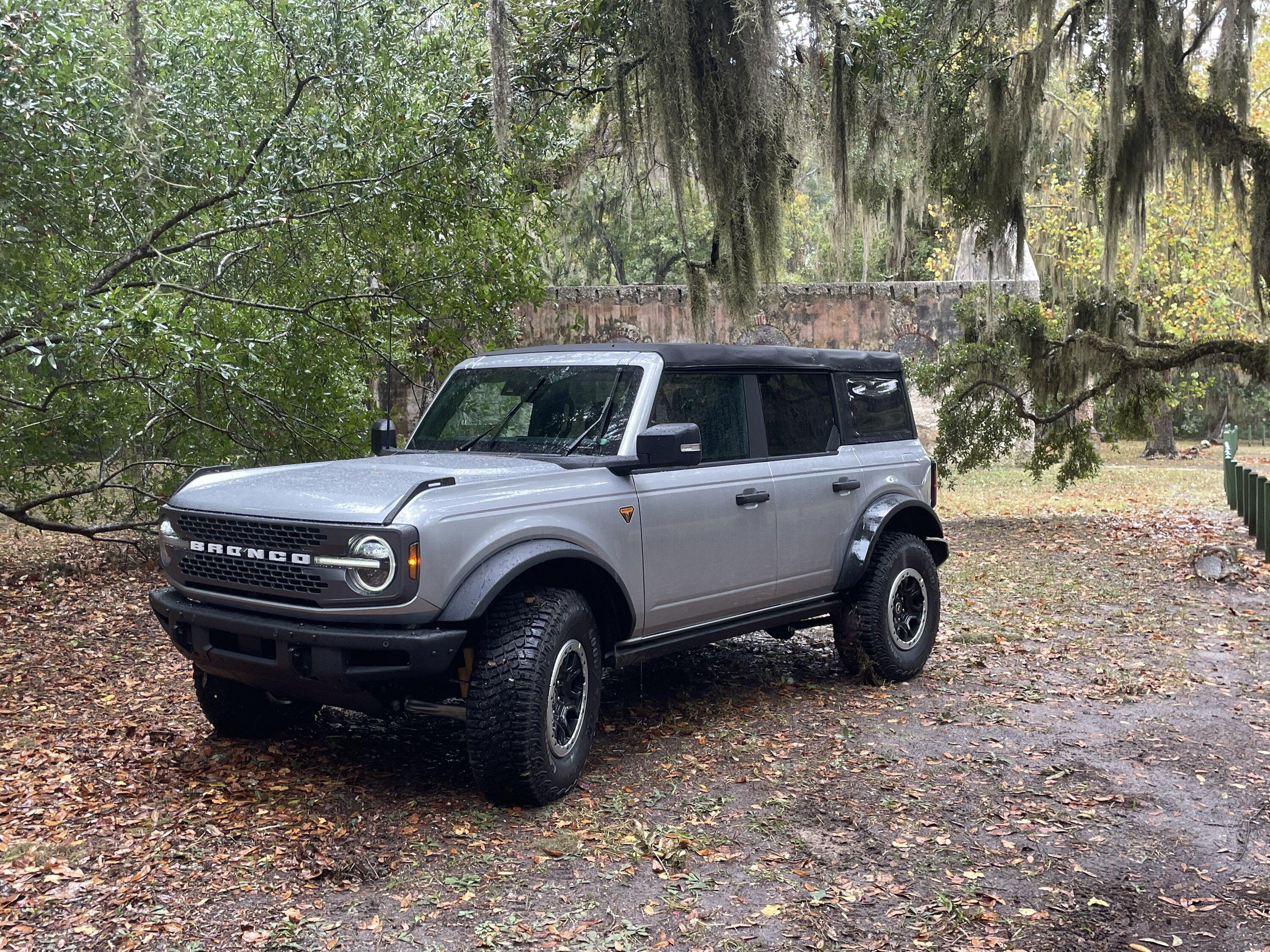 Ford Bronco ICONIC SILVER Bronco Club 538C0A32-6577-4AA0-B347-40C936099D3C