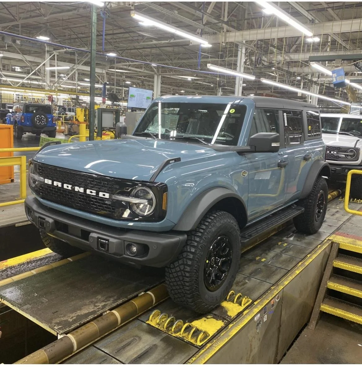 Ford Bronco 10/31/2022 build week group A19E639E-372D-487D-8C56-46F7594E9662