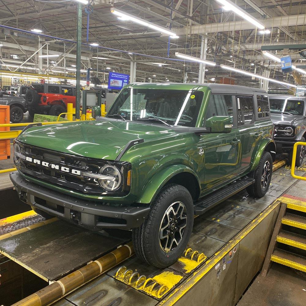 Ford Bronco 10/31/2022 build week group image (2)