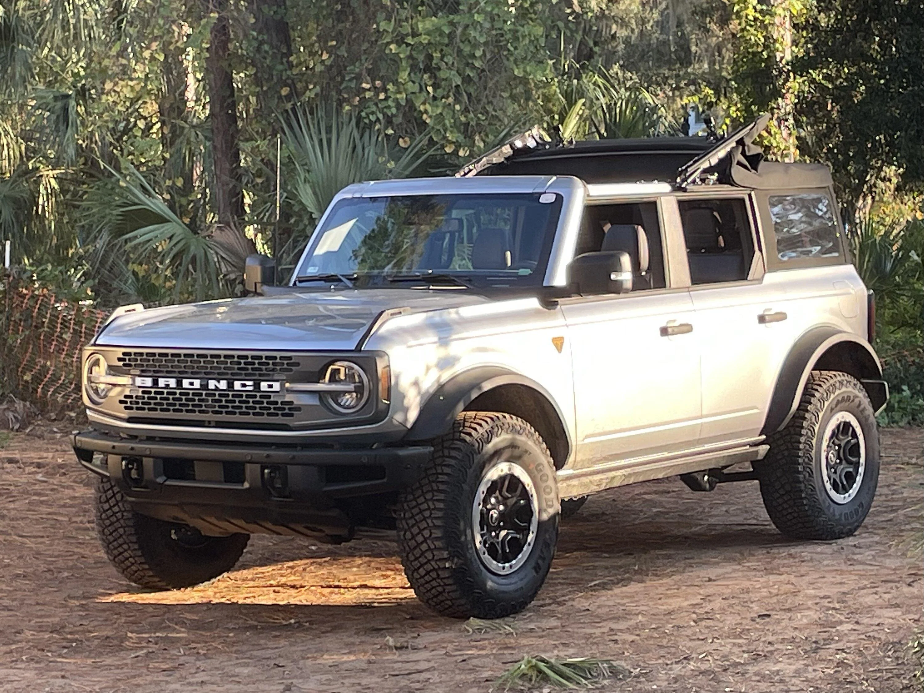 Ford Bronco ICONIC SILVER Bronco Club 85FE39D8-CED7-4C7F-8C97-F649EB402455