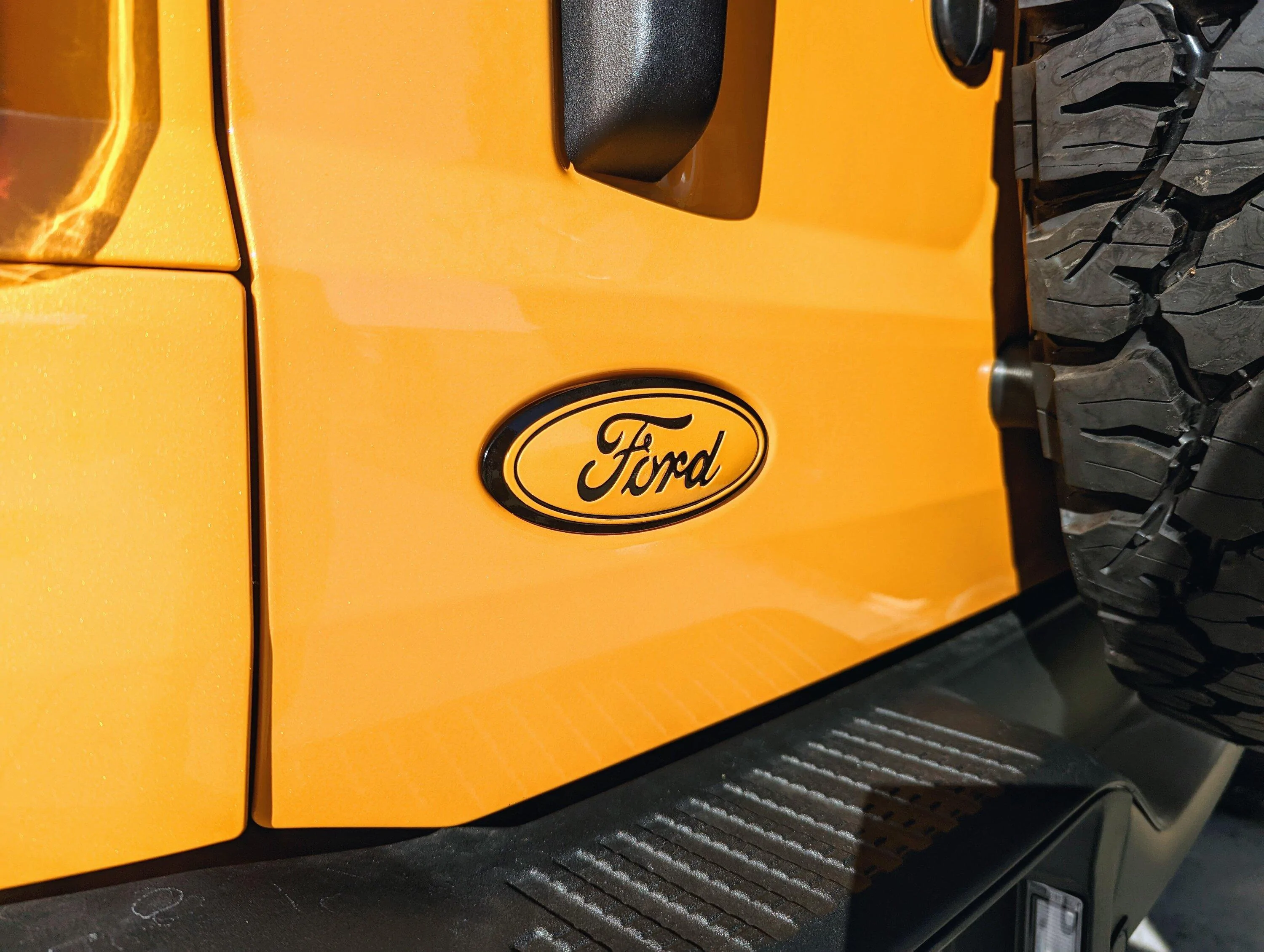 Ford Bronco Saga of the King in Yellow 20220920_FordEmblem