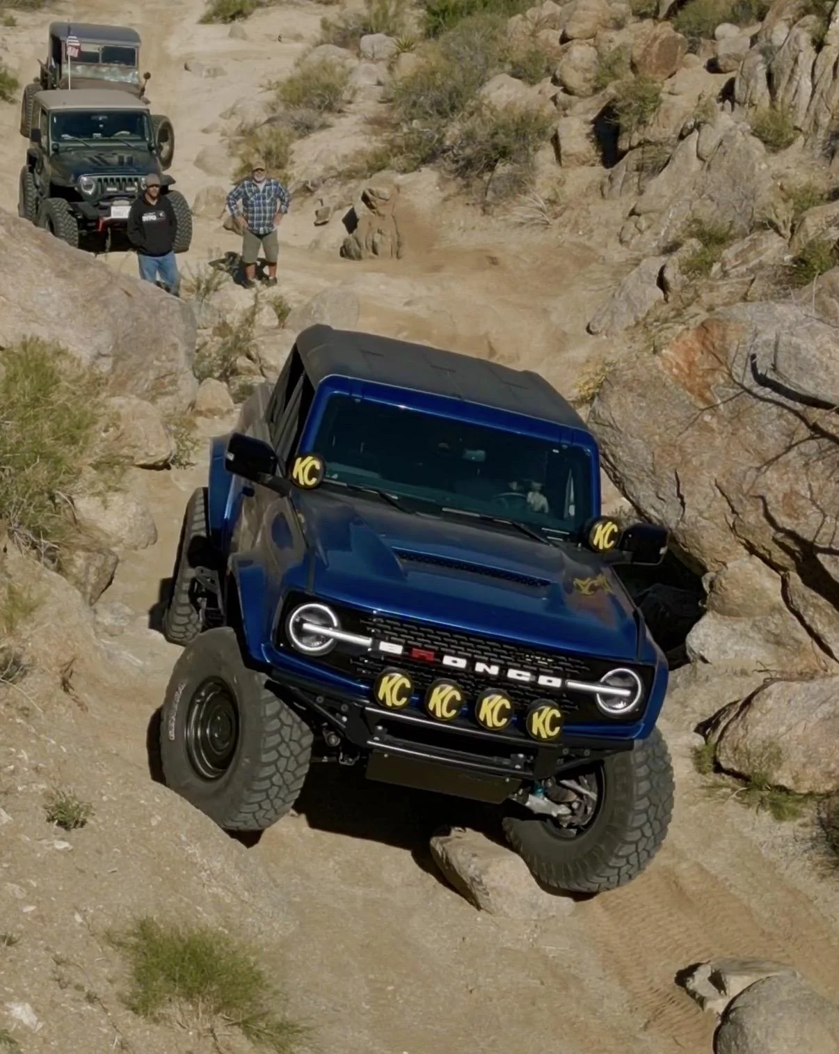 Ford Bronco Pinyon Mountain Trail... The Bronco Fits! Rock