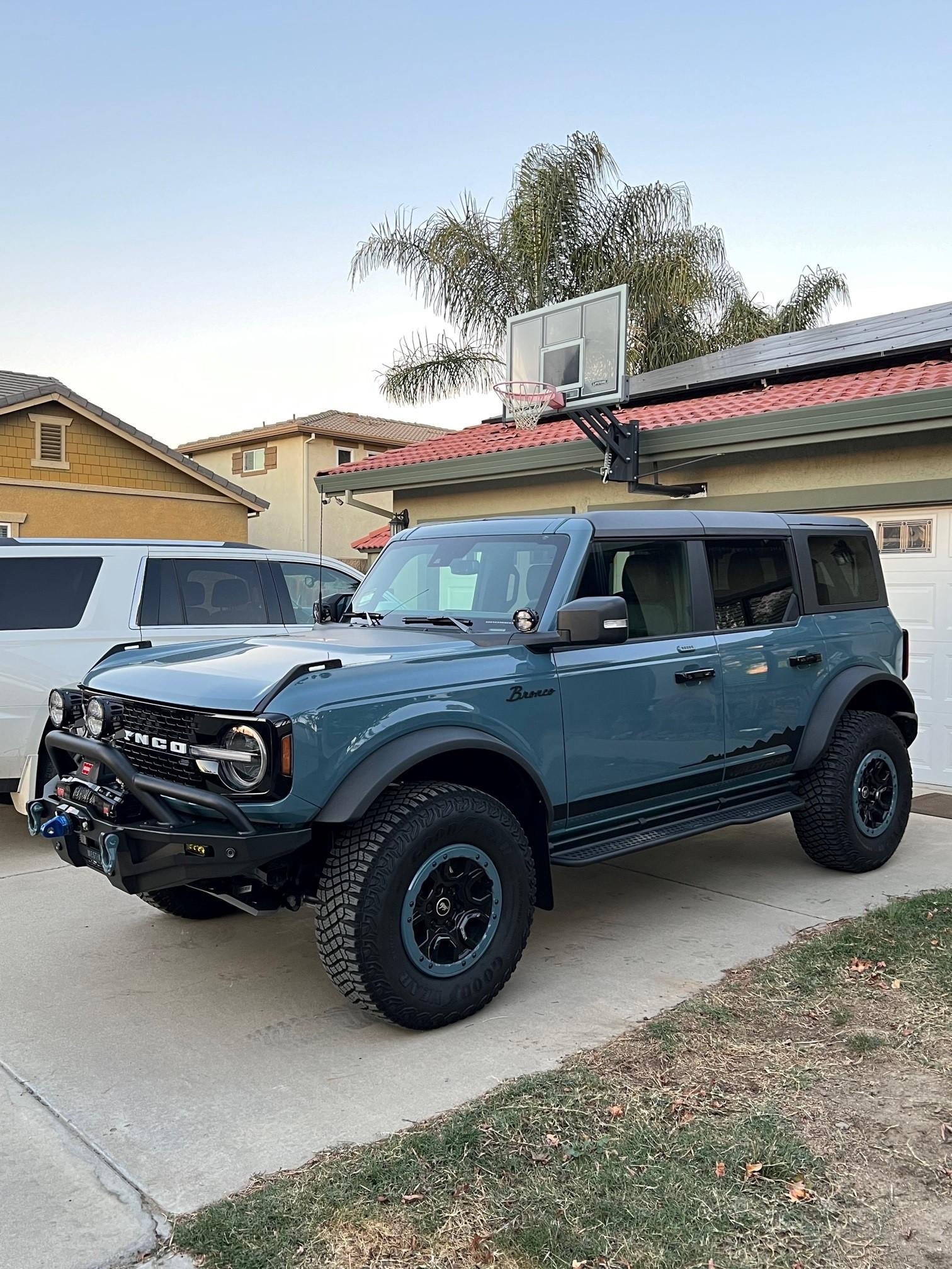 Ford Bronco Westin XTS Front Winch Bumper installed Winch_4