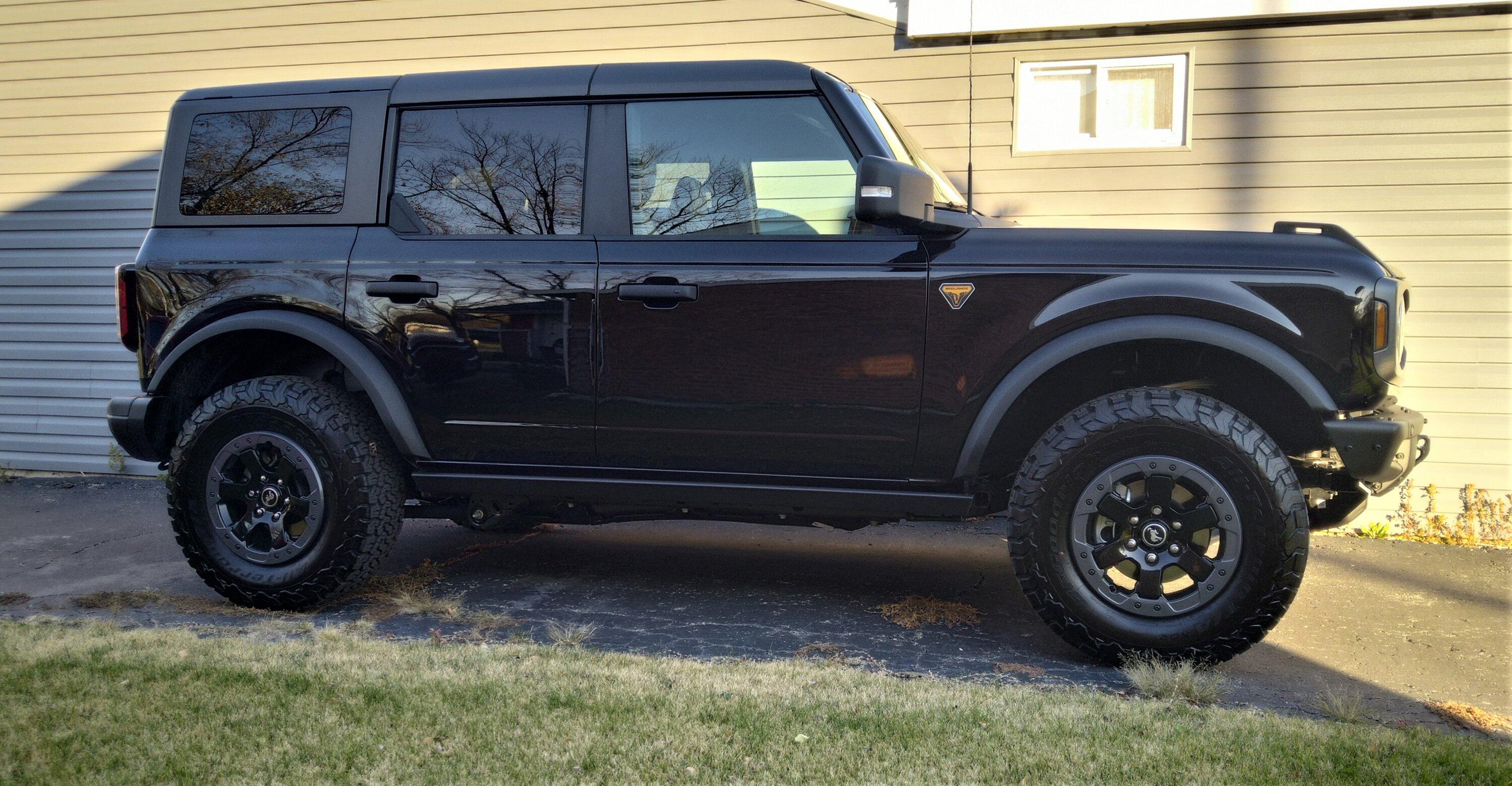 Ford Bronco SHADOW BLACK Bronco Club 1668649938047