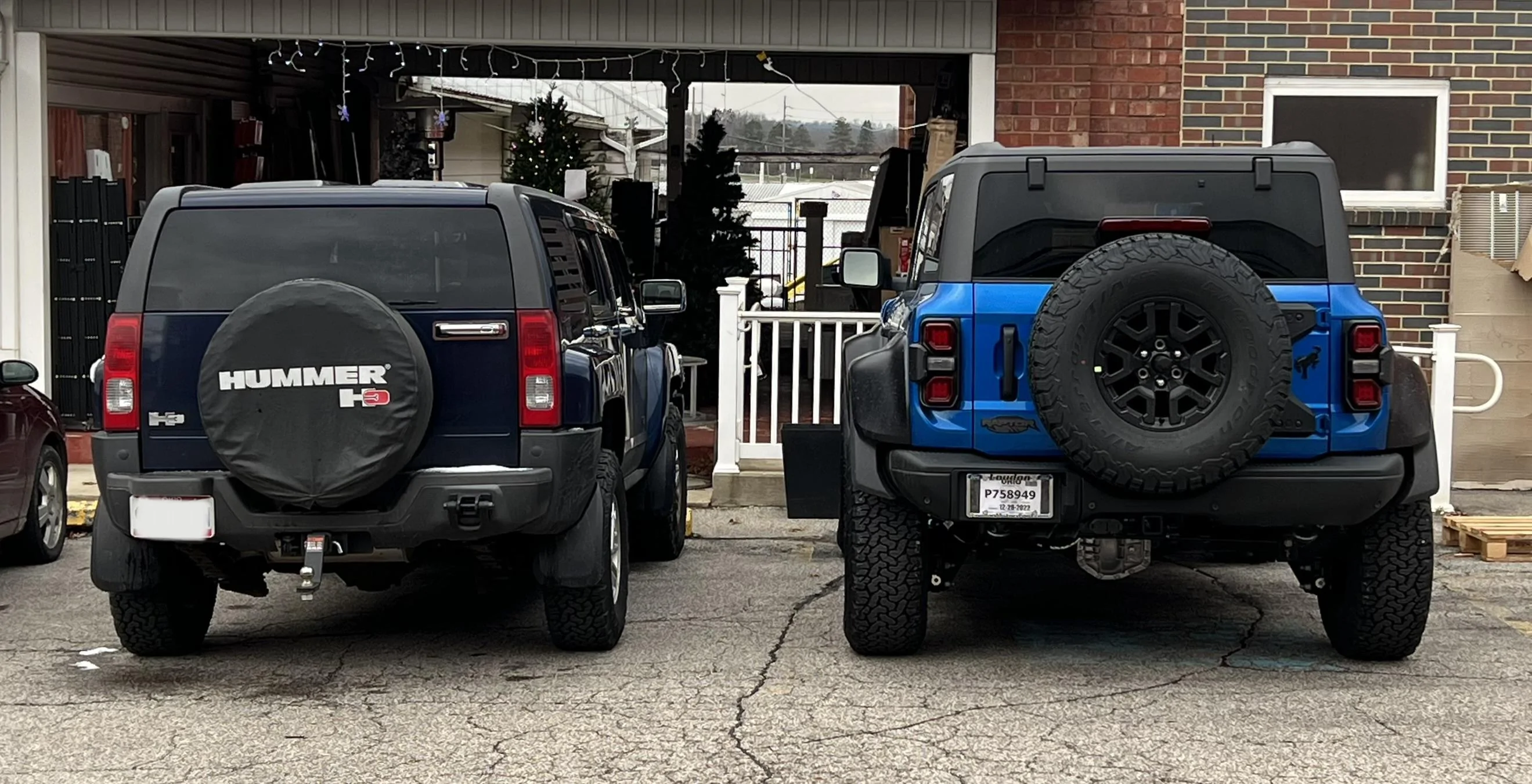Ford Bronco Bronco Raptor vs Hummer H3 size comparison 9F7F9163-68D3-4254-A6A4-D3863A6BC8EE