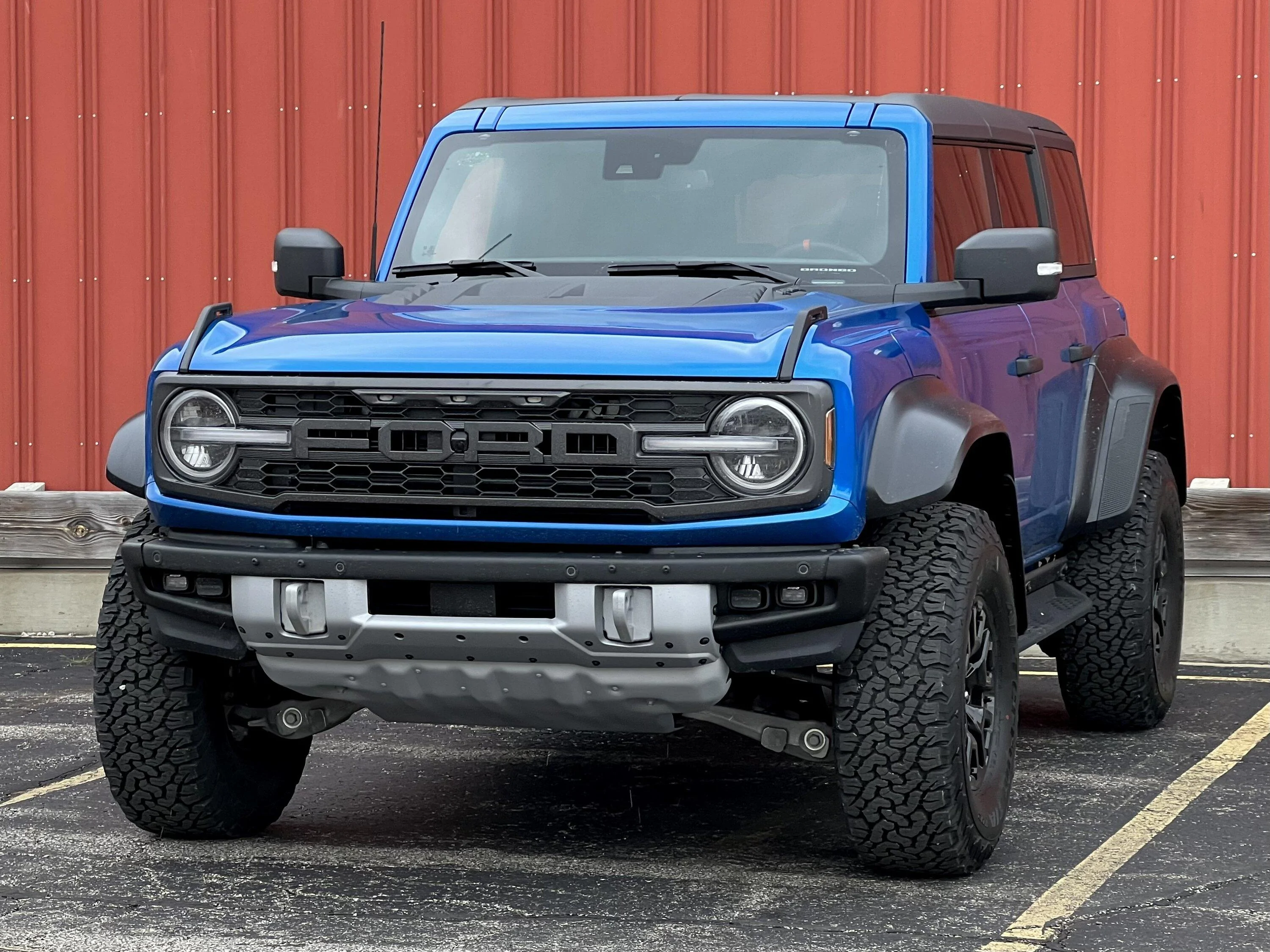 Ford Bronco Bronco Raptor vs Hummer H3 size comparison F99BBE97-3978-4498-B1D0-450110F92215