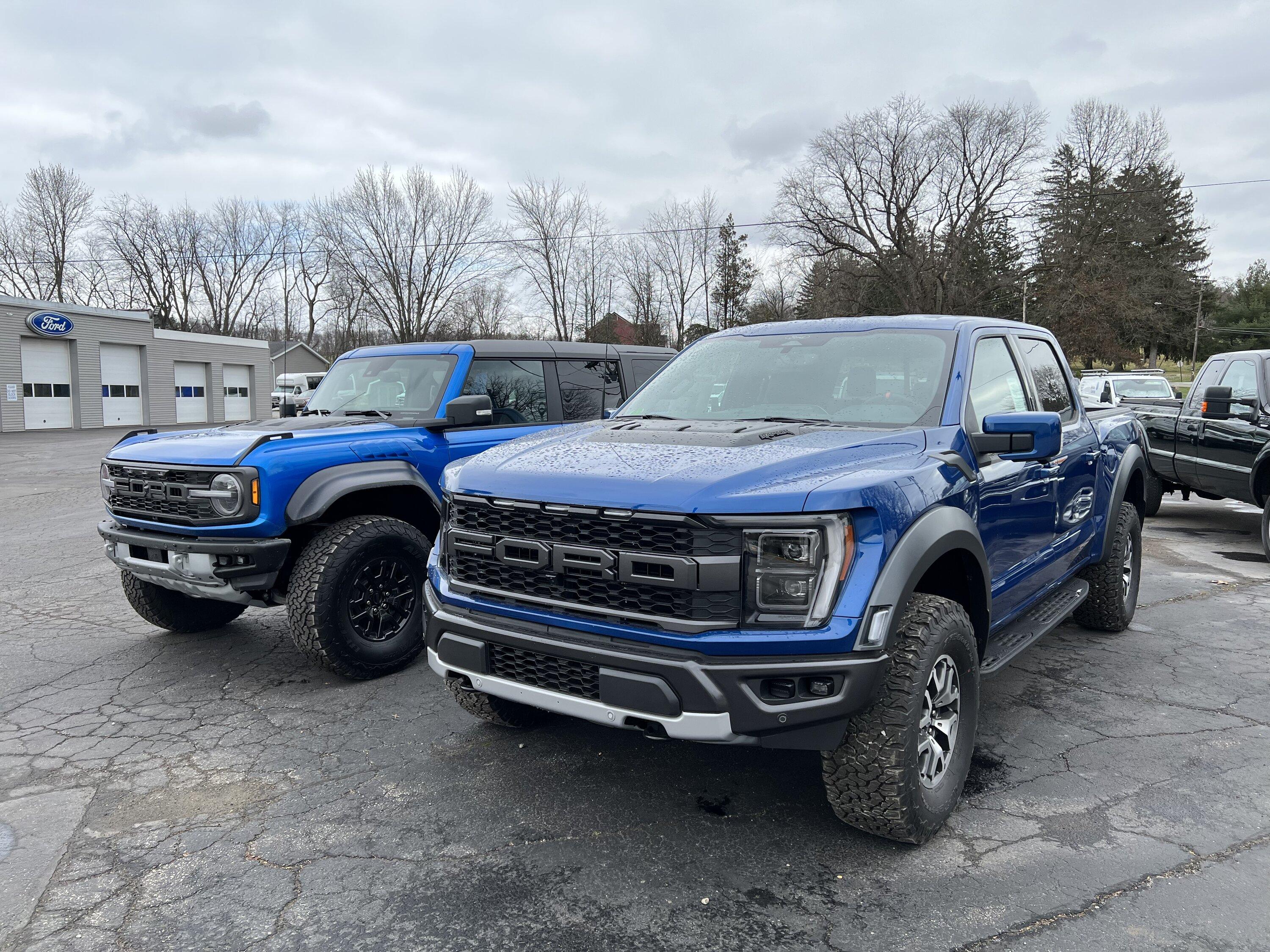 Ford Bronco Bronco Raptor vs F-150 Raptor size comparison -- side-by-side pics (Velocity Blue vs Atlas Blue) E9435D15-0398-47F6-AE38-C80307B04944