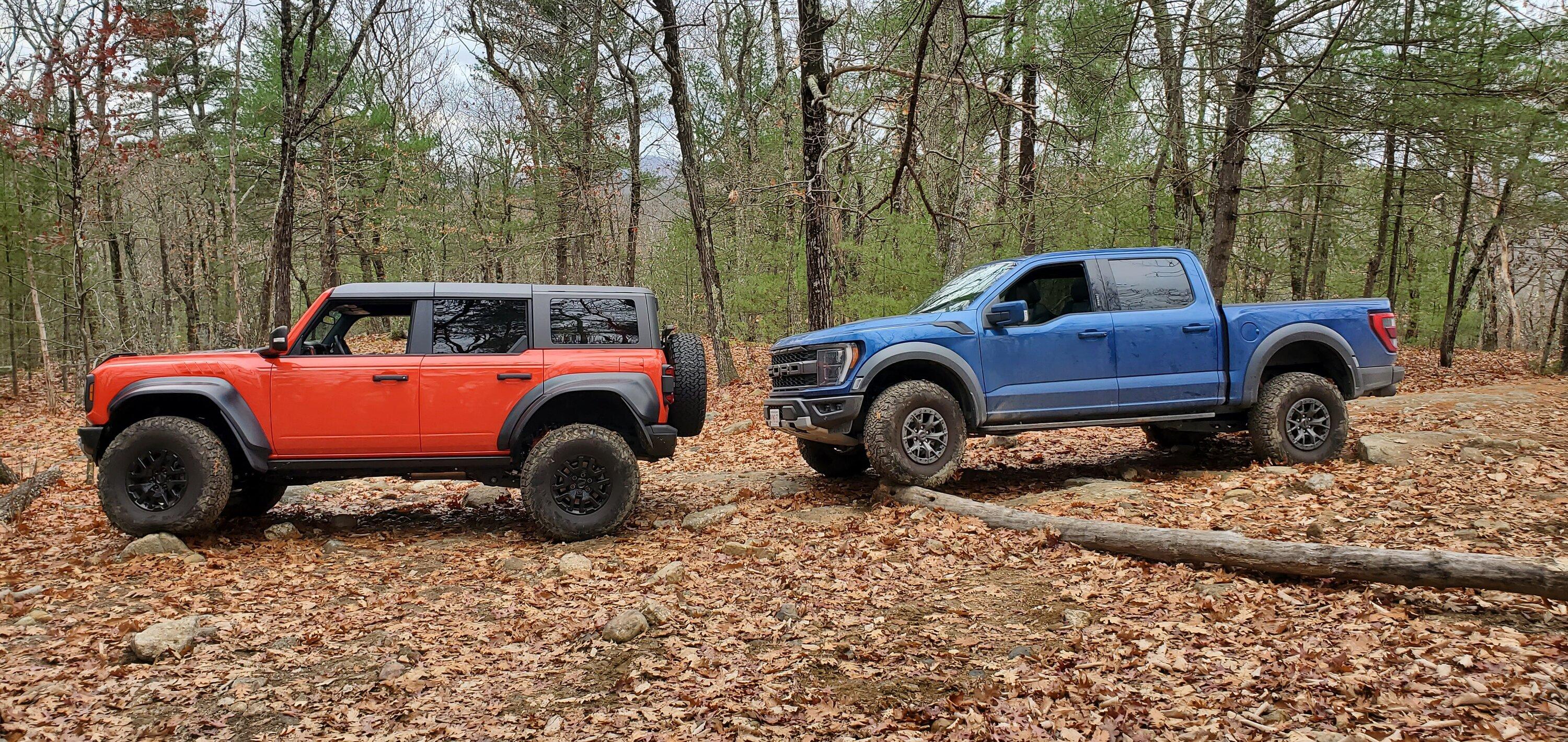 Ford Bronco Bronco Raptor vs F-150 Raptor size comparison -- side-by-side pics (Velocity Blue vs Atlas Blue) 20221106_131544