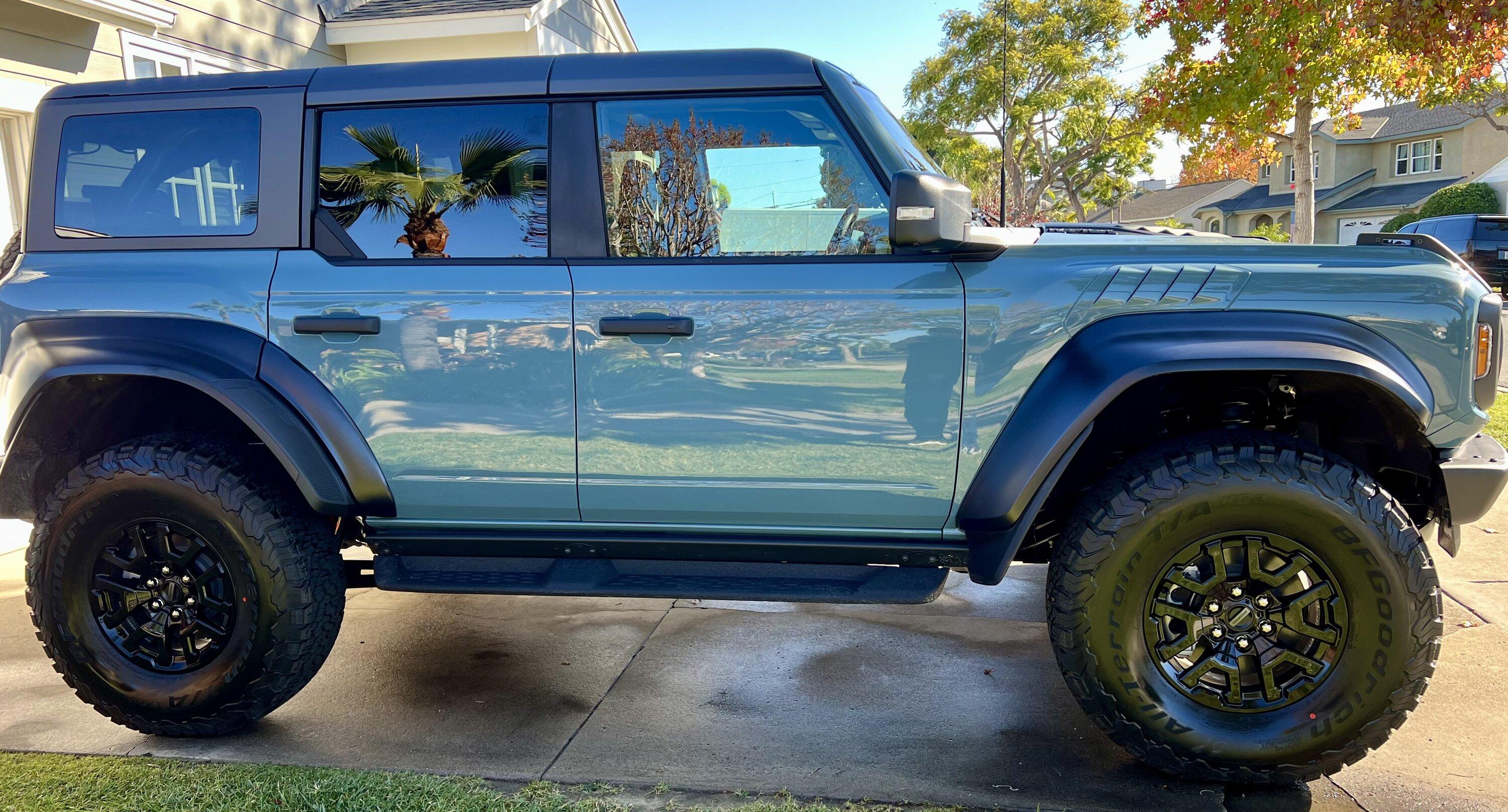 Ford Bronco 10/31/2022 build week group C903B810-A426-409C-9528-FFF3C6548184