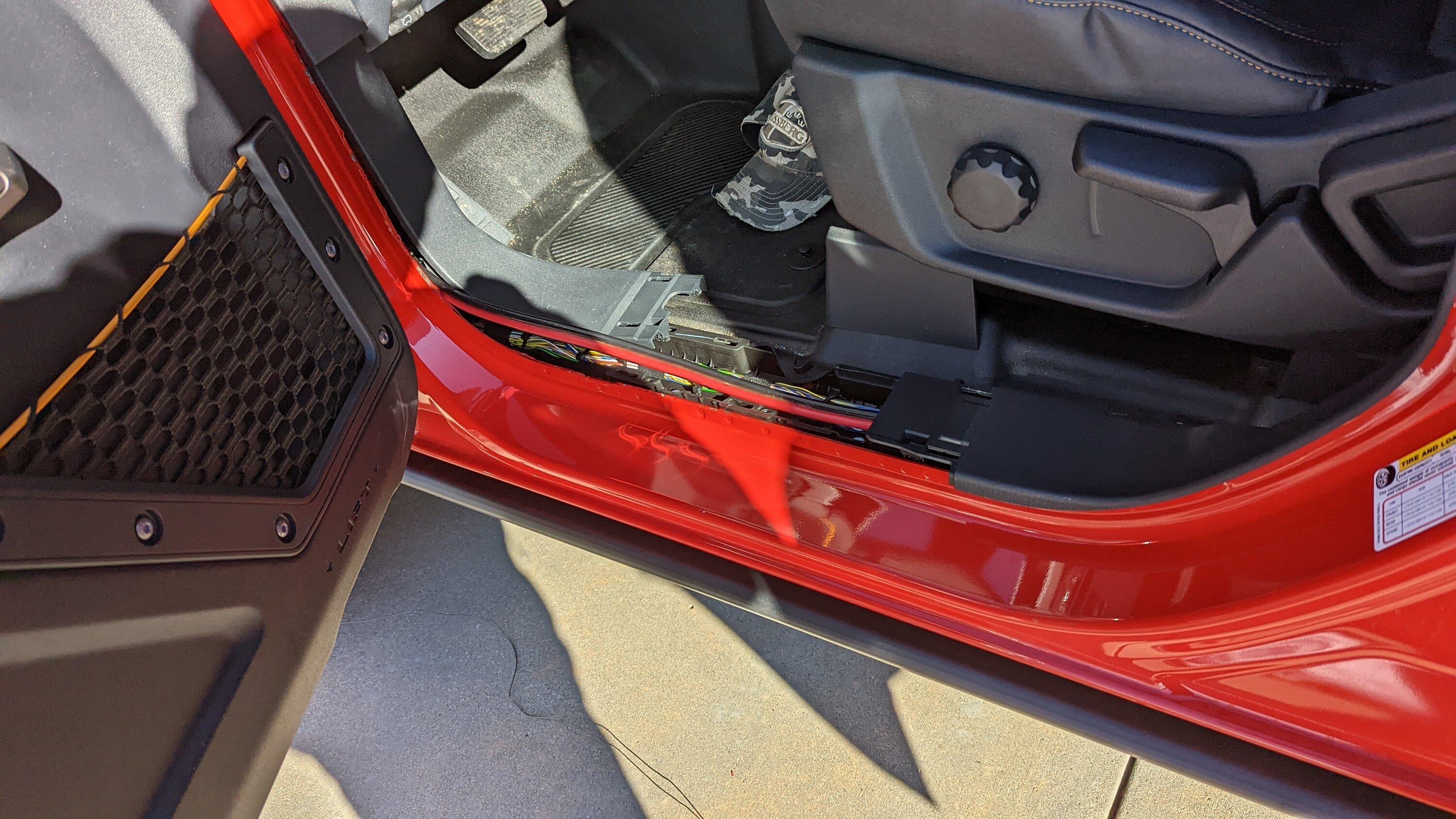 Ford Bronco 6 gauge power distribution to trunk PXL_20221119_202456896