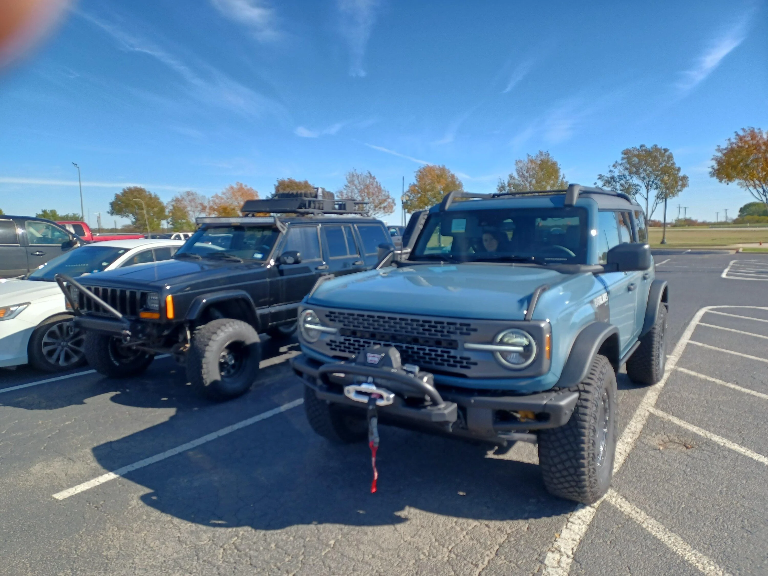Ford Bronco Jeep XJ Comparison 20221113_104923