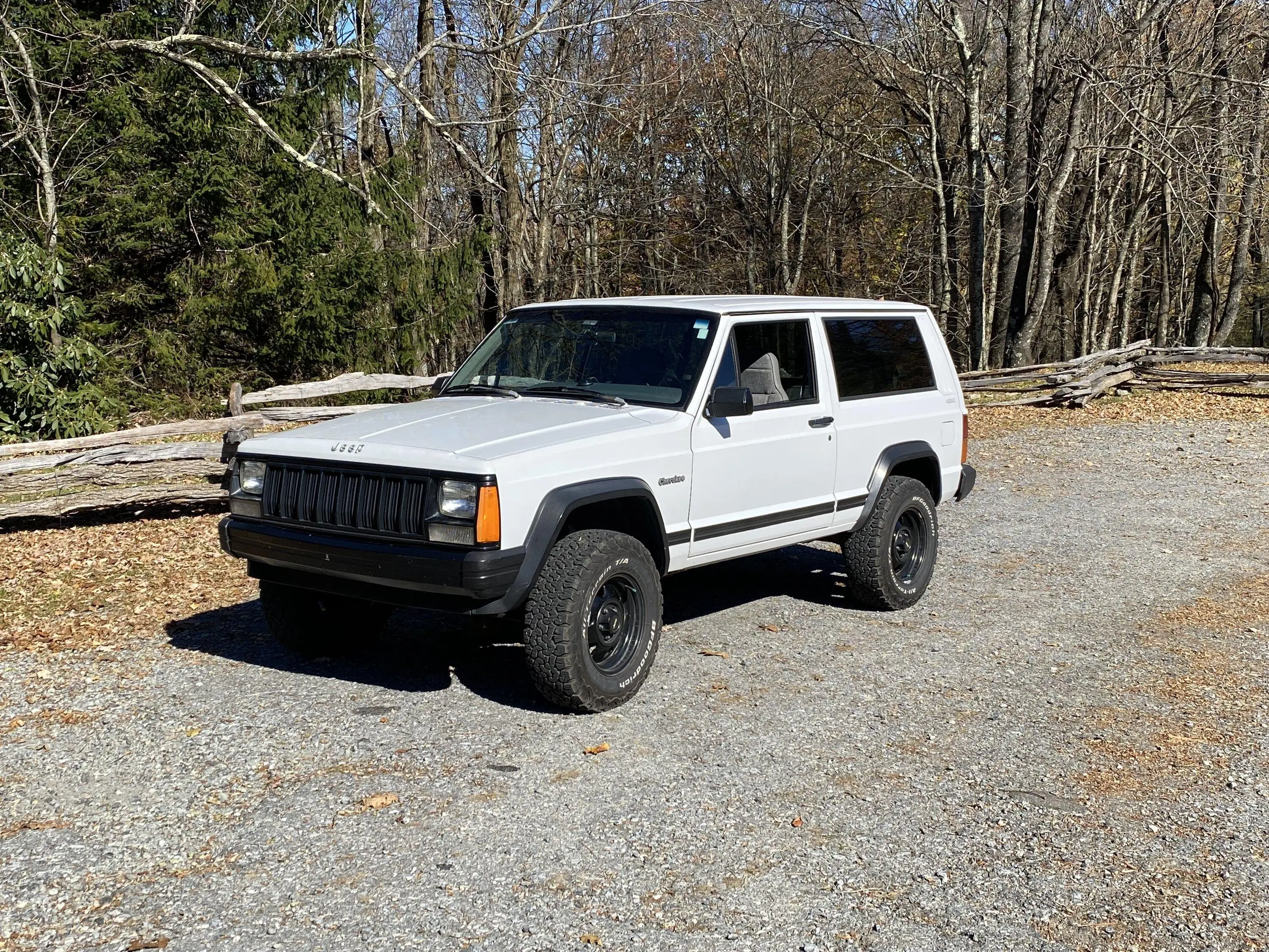 Ford Bronco Jeep XJ Comparison 37F37E2B-5F83-4EA4-9583-D0F0DD525626
