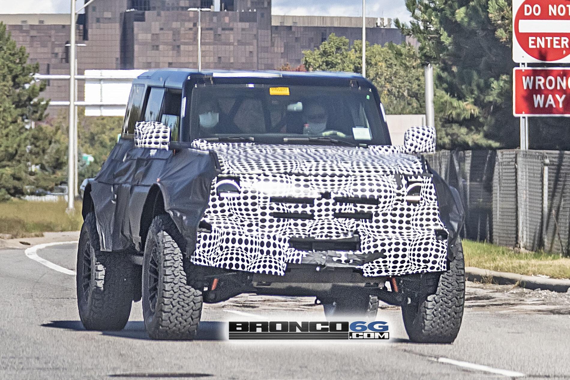 Ford Bronco Bronco Warthog Prototype Spied On Raptor 17" Bead Lock Wheels Bronco_Warthog_RaptorBeadlock.g02.Bronco_Warthog_6G.com