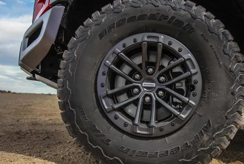 Ford Bronco Bronco Warthog Prototype Spied On Raptor 17" Bead Lock Wheels 2019_ford_raptor_holman_design