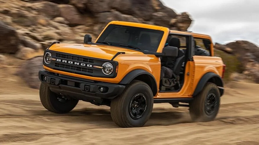 Ford Bronco Bronco Grill options poll 2021-ford-bronco-front-three-quarter-in-motion-1