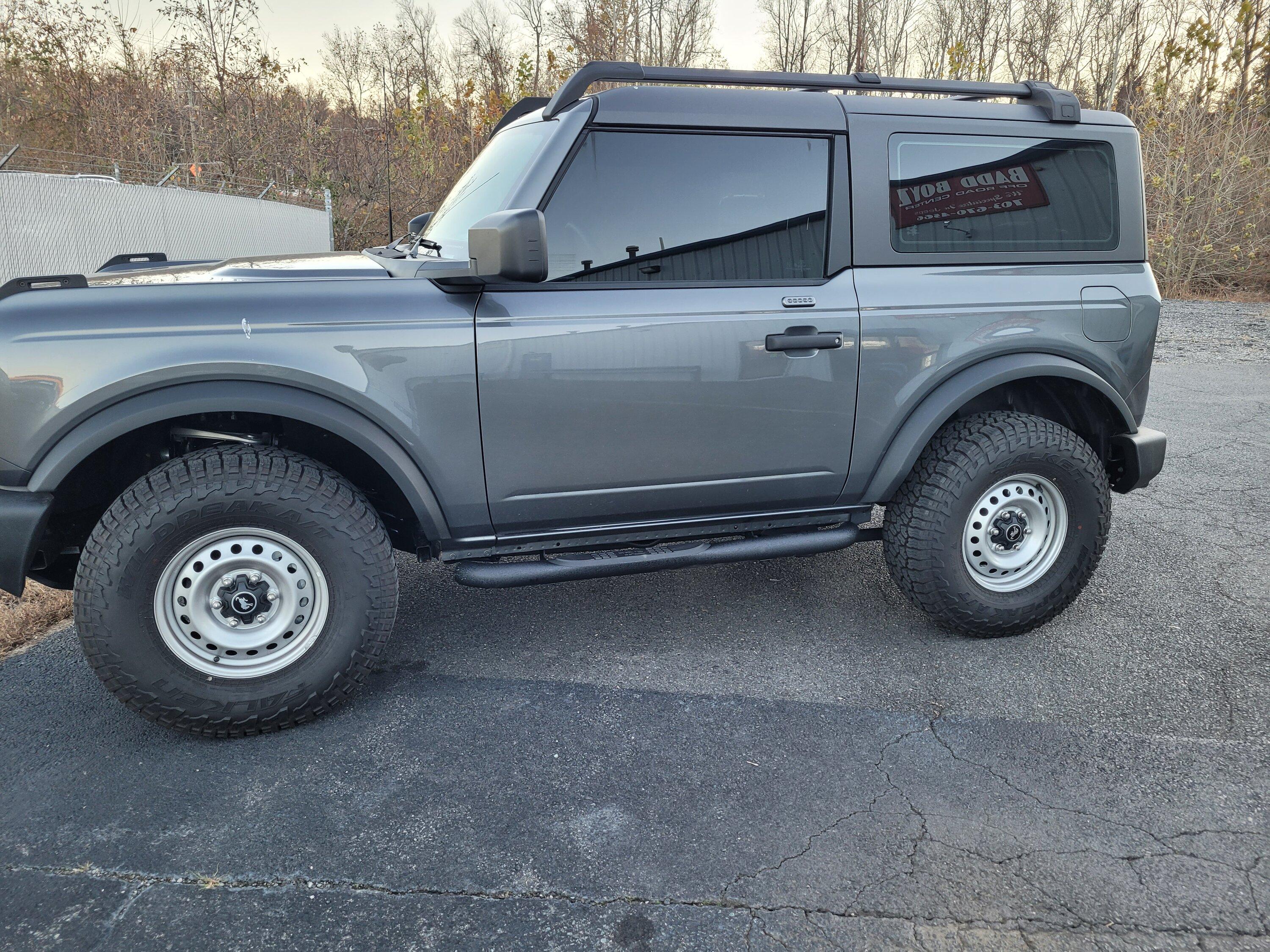 Ford Bronco Bronco Team 2 door. Driver side with step u