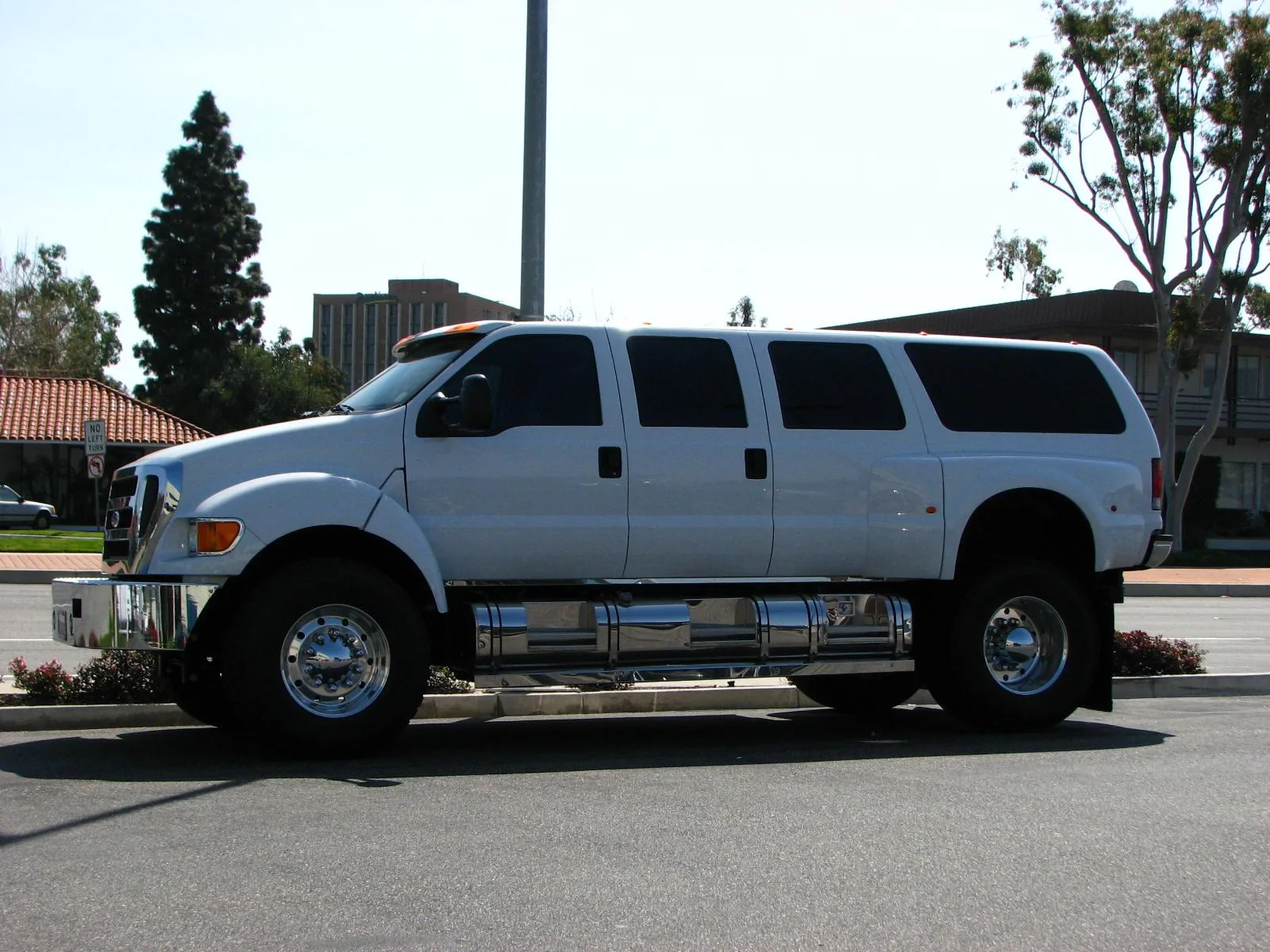 Ford Bronco Do we need a Bronco with more seats? Ford_F650_4X4_Truck_-_Flickr_-_Highway_Patrol_Images