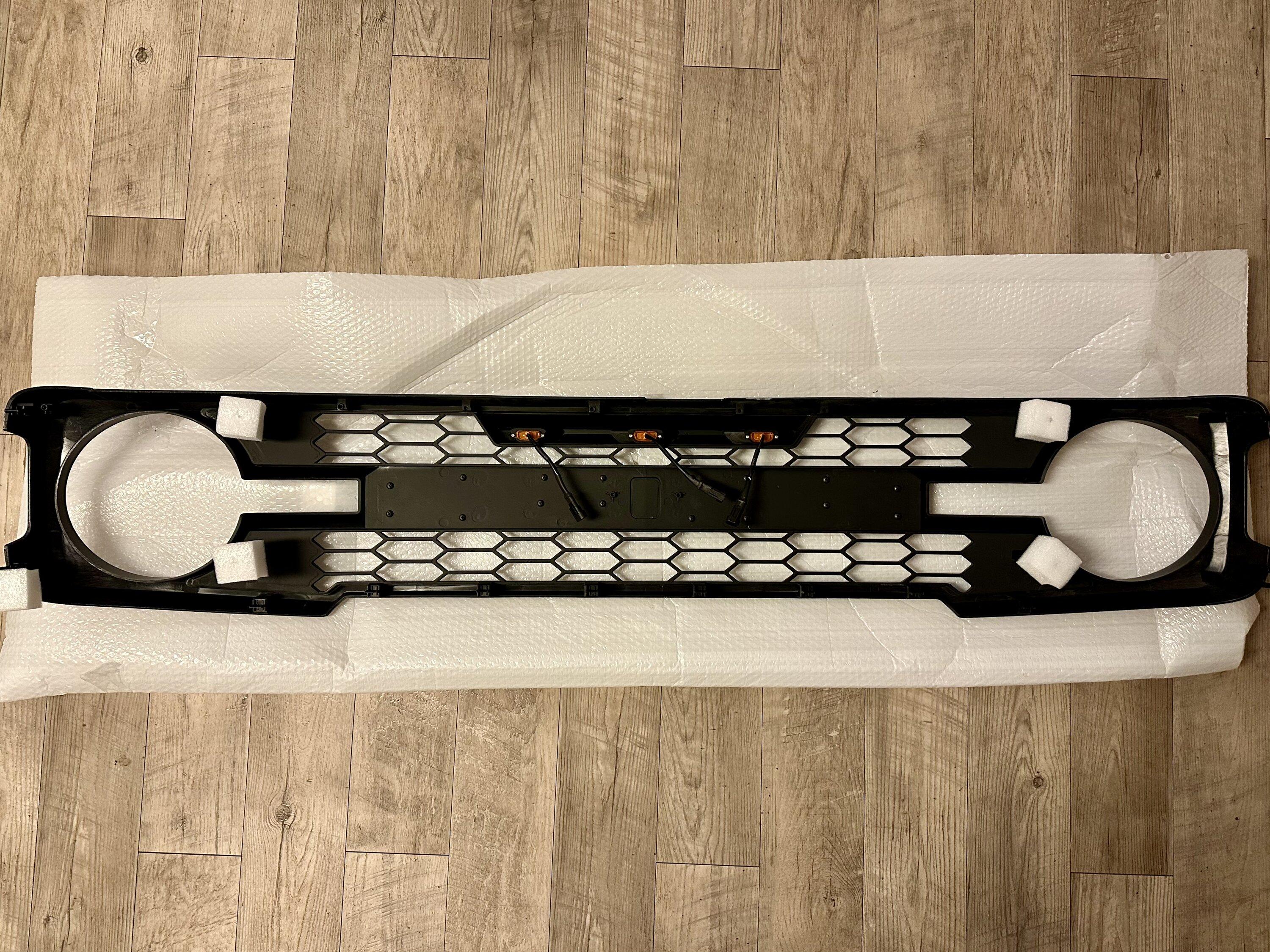 Ford Bronco Bronco Raptor AM Grille 3E0FCA8A-096E-47B8-BB3A-2362DD7118BF