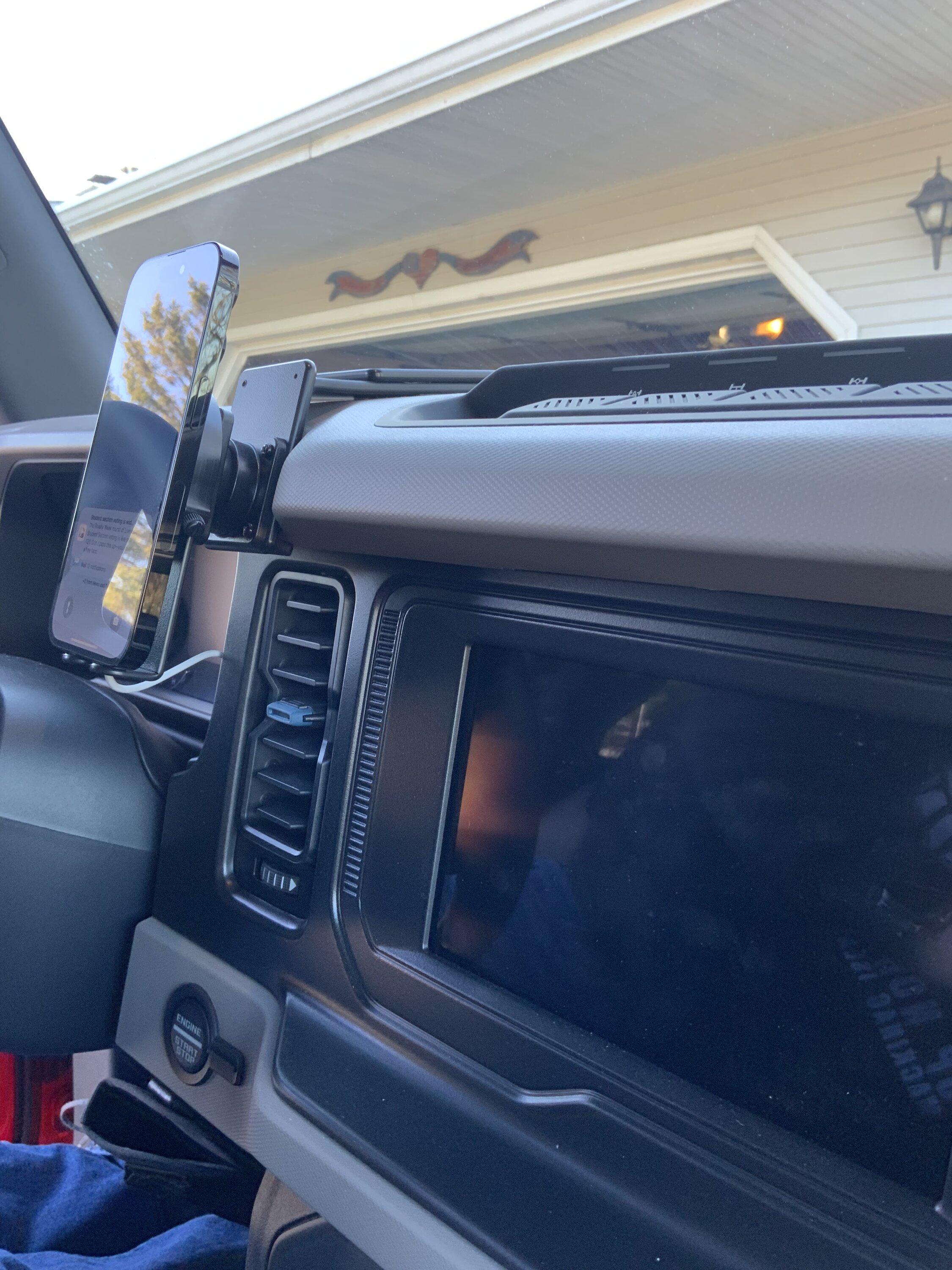 Ford Bronco Finally, a Magsafe charging setup I like... A9E6AE6B-A78C-4BA9-9D4D-2EF20F98C7BD