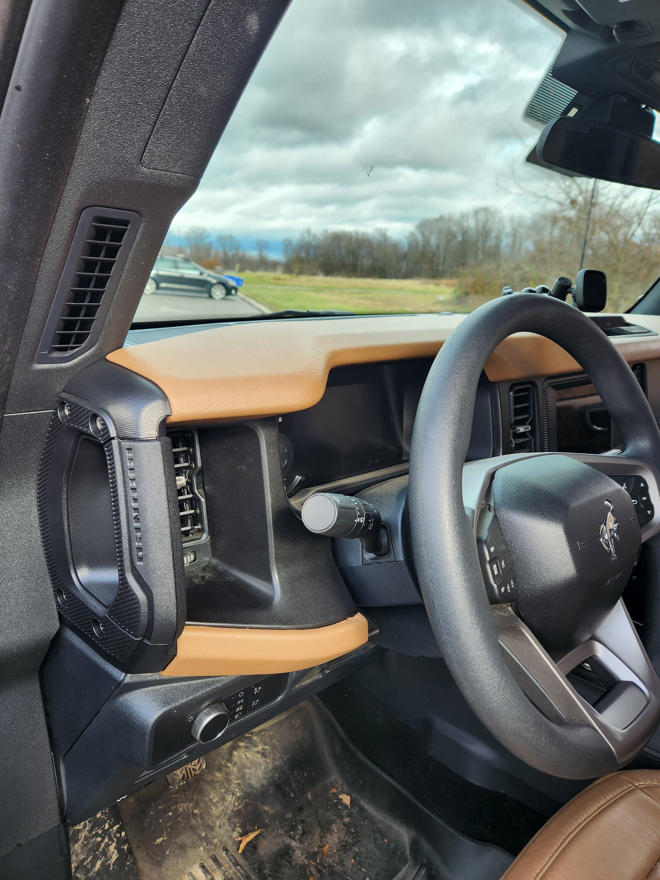 Ford Bronco Upper Dash Pad Upholstered in Leather? 20221127_130907
