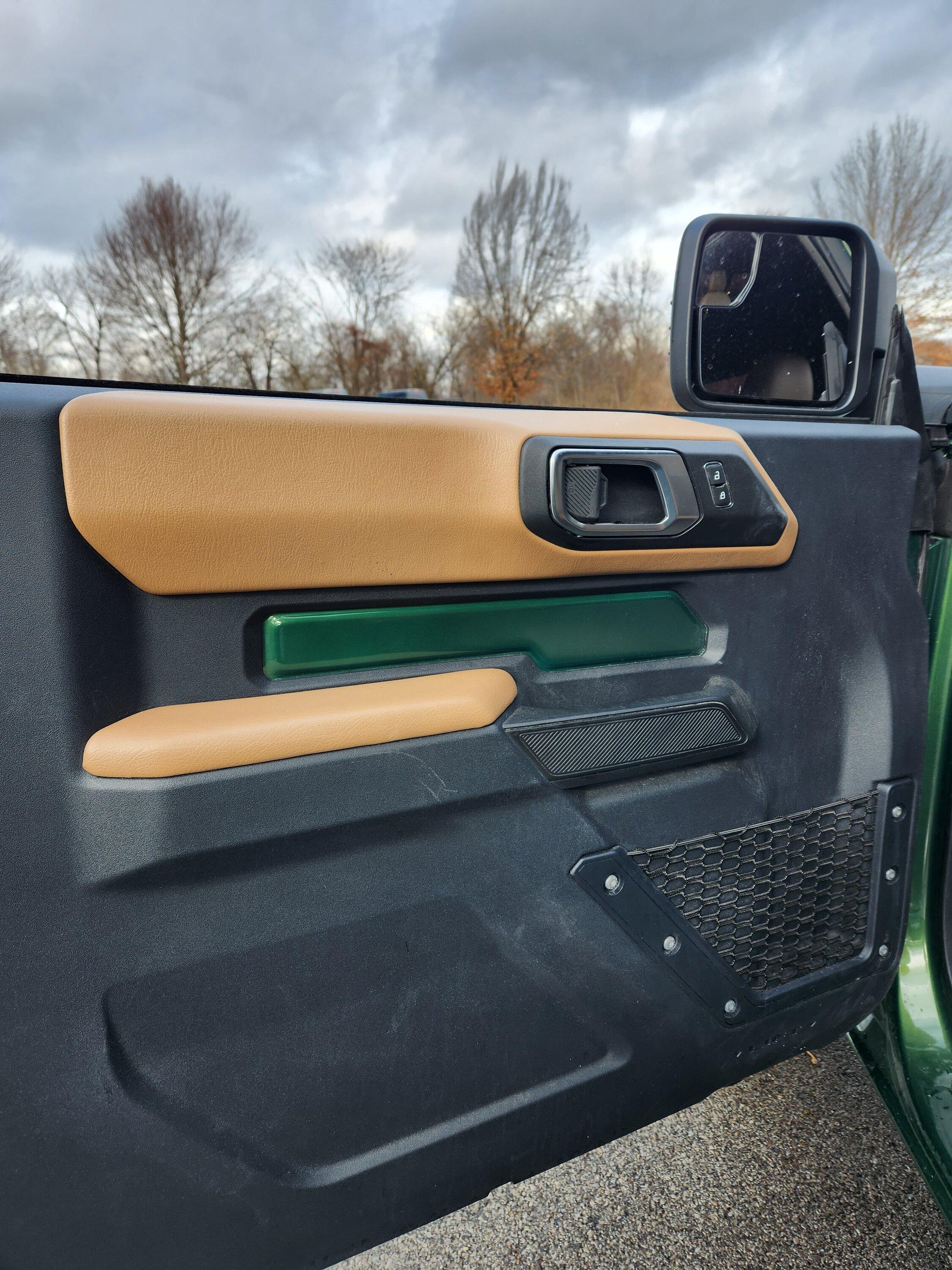 Ford Bronco Upper Dash Pad Upholstered in Leather? 20221127_130859
