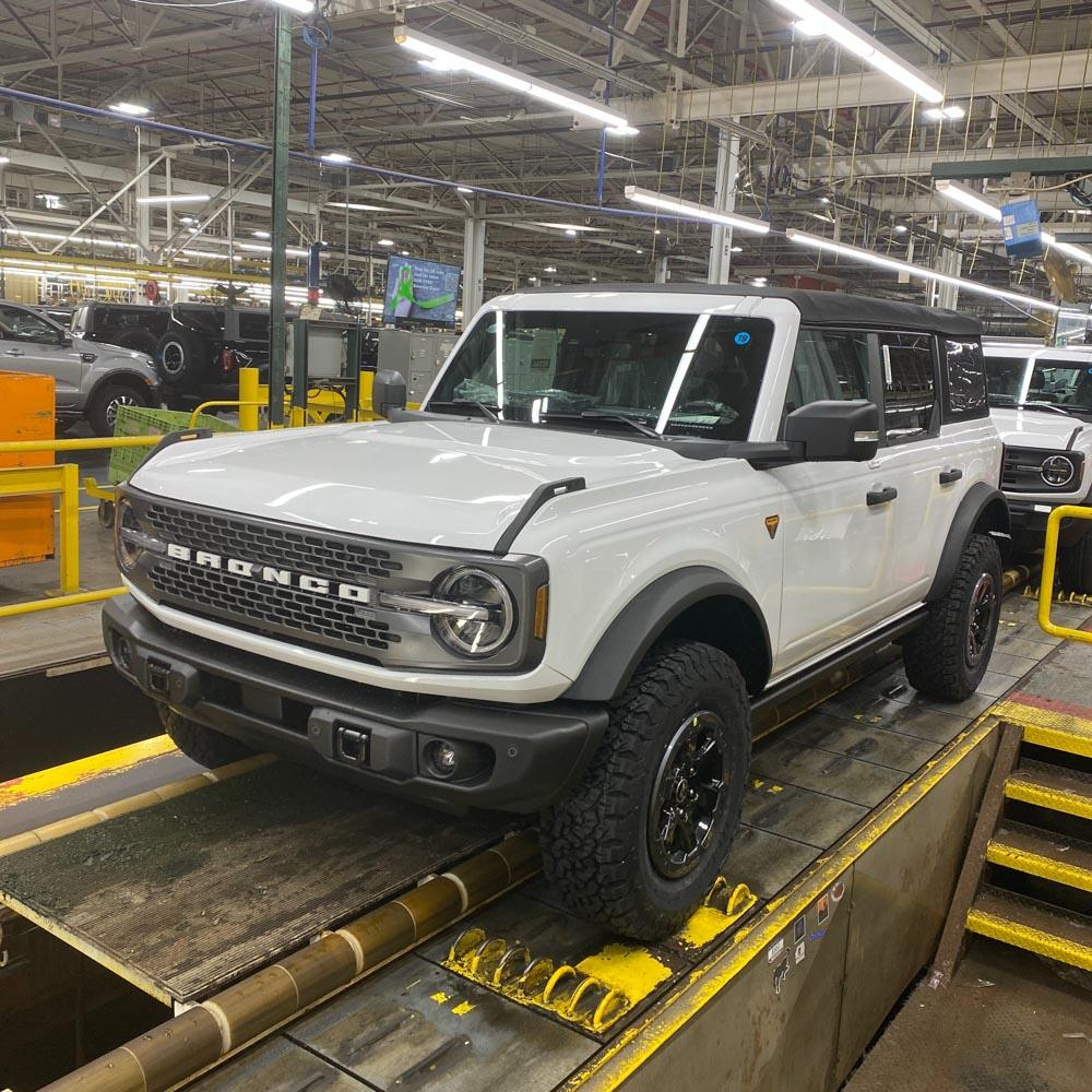 Ford Bronco 2022 4dr Badlands 7spd Lux image