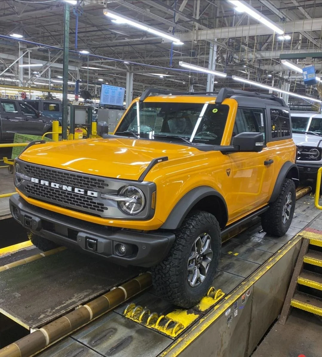 Ford Bronco 10/31/2022 build week group Screenshot_20221201_180844