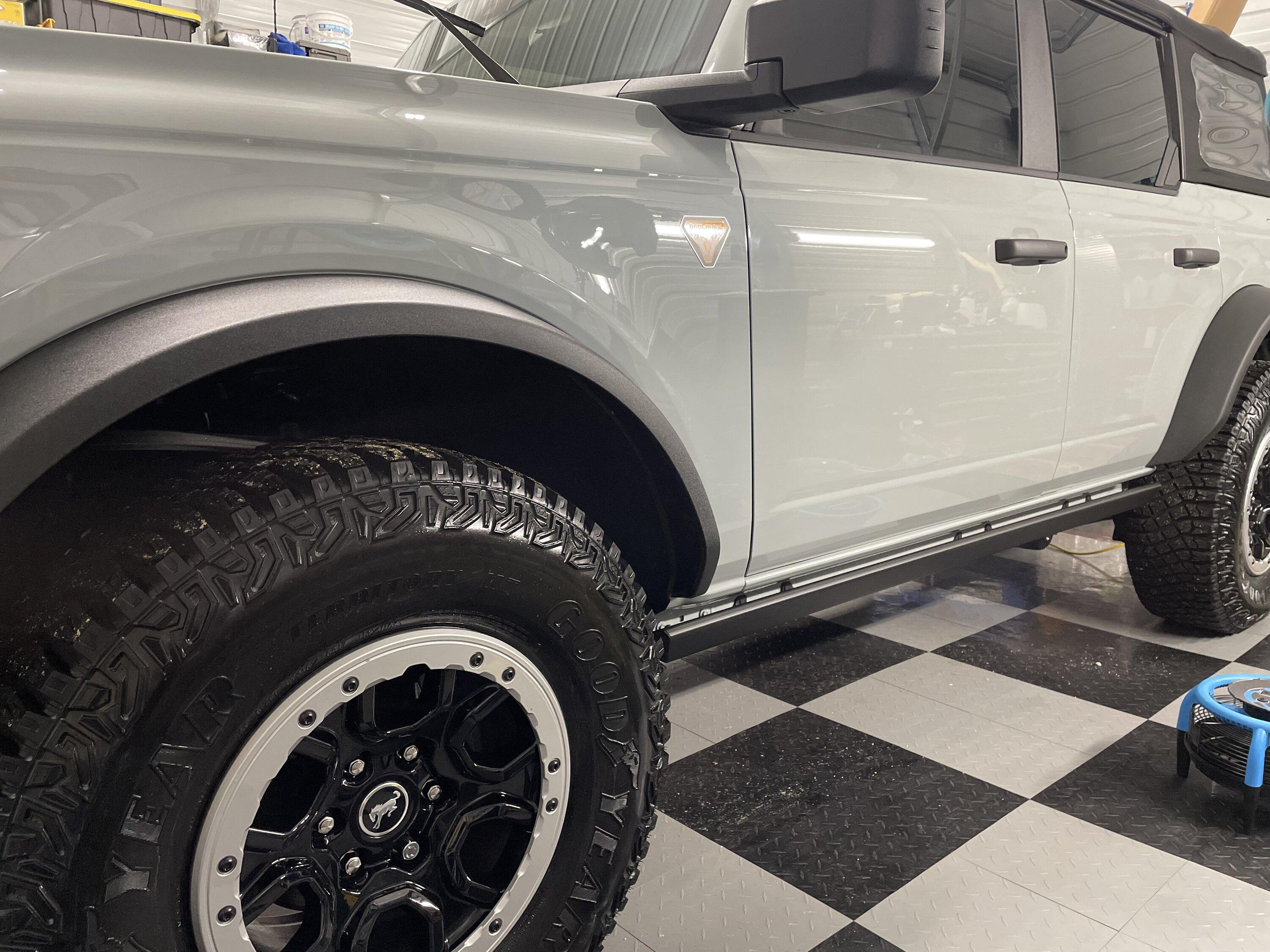 Ford Bronco CACTUS GRAY Bronco Club 69039668831__BCF9F0FA-6D57-487B-BA8B-4A4E17C12325