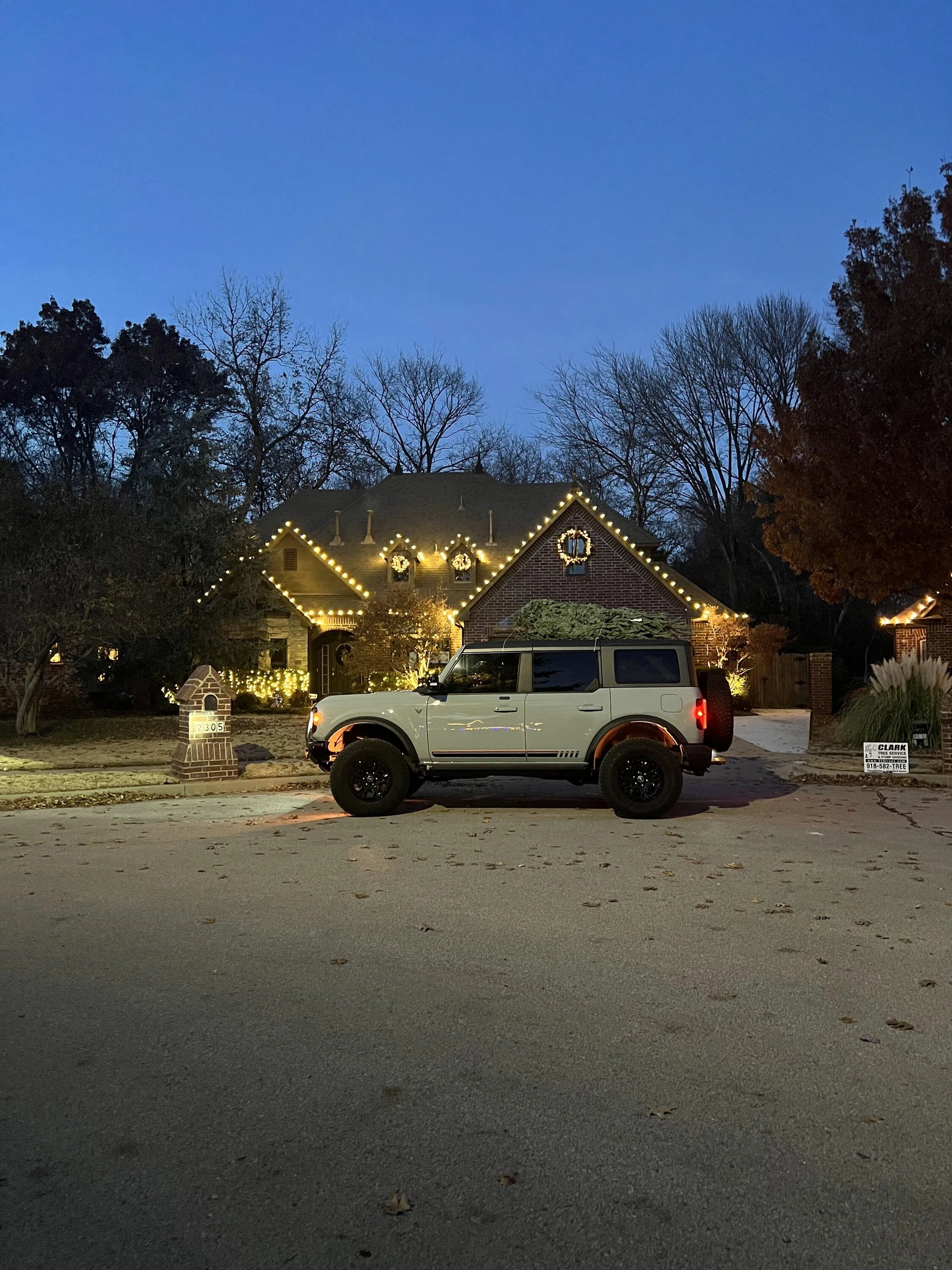 Ford Bronco Christmas Bronco 4FB3CF16-0C2F-40C5-BE4C-26EB3407274E