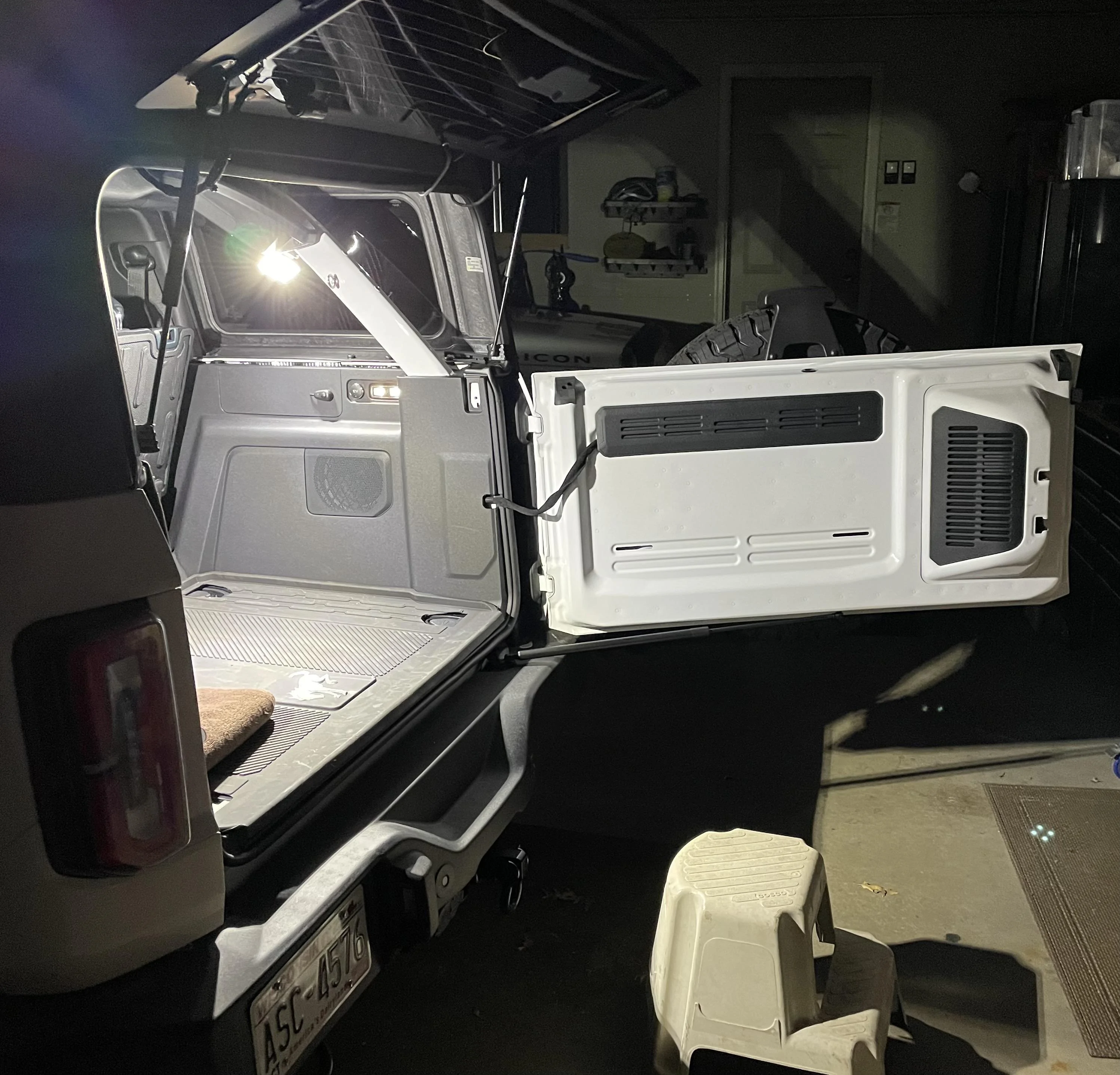 Ford Bronco What are you using for rear cargo inside lighting solutions tempImageE09ao3
