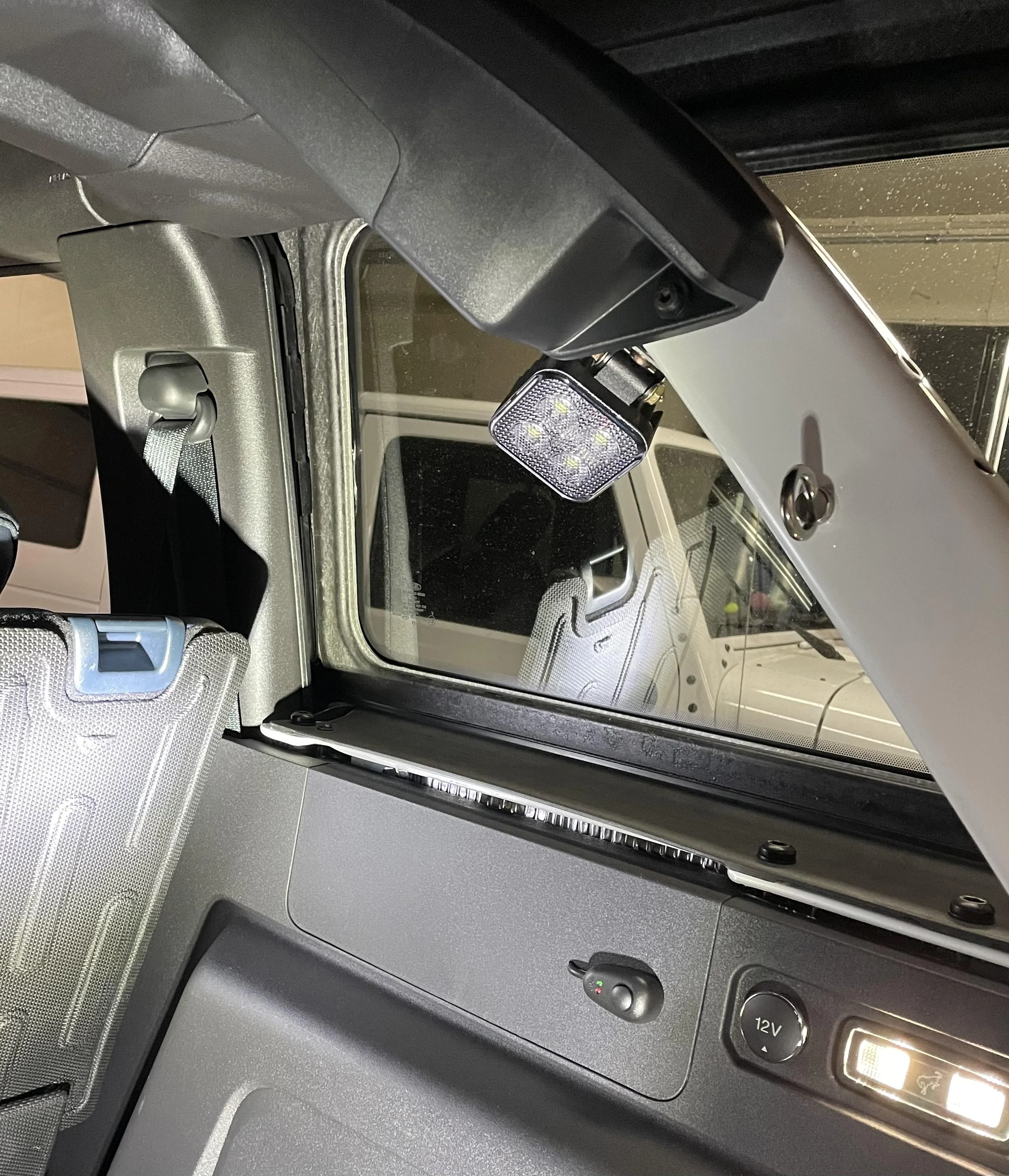 Ford Bronco What are you using for rear cargo inside lighting solutions tempImagedl5OSl