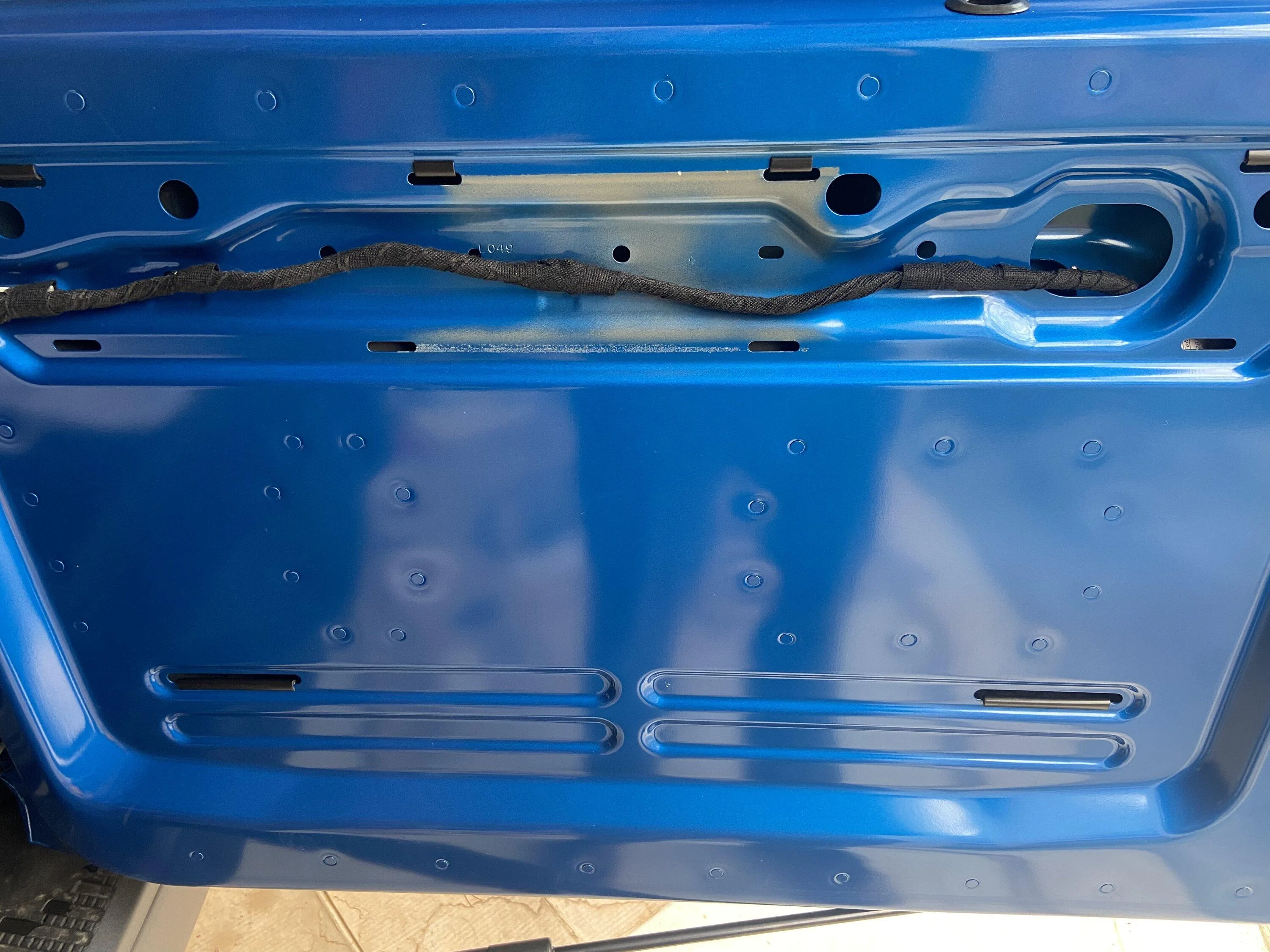 Ford Bronco Missing paint from factory on tailgate swing door E8D40112-43EF-4FCB-8C5F-D158D57ACAE7