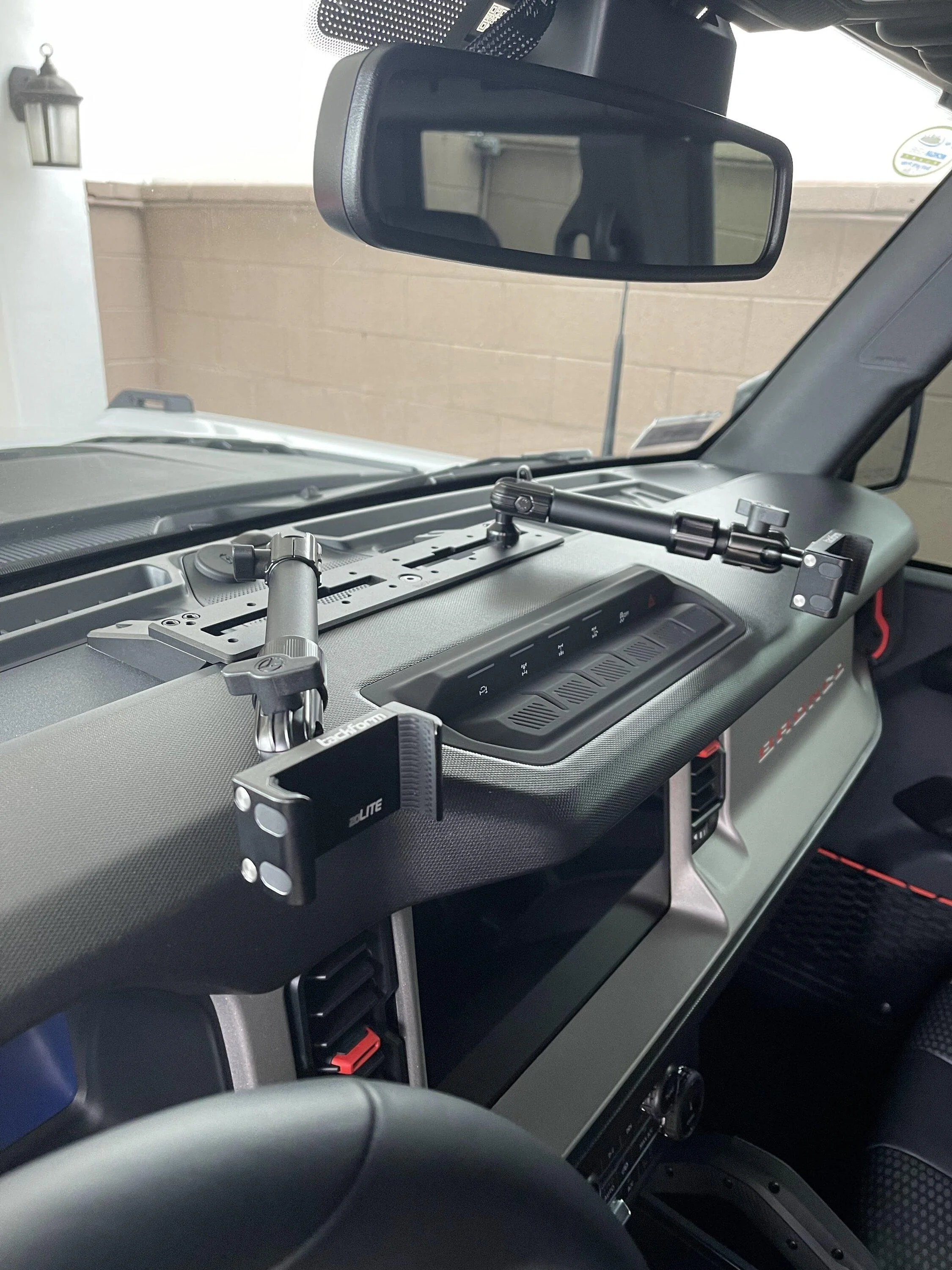Ford Bronco Device Holder - 67Design vs BulletPoint Mounting ? IMG_4348 conv