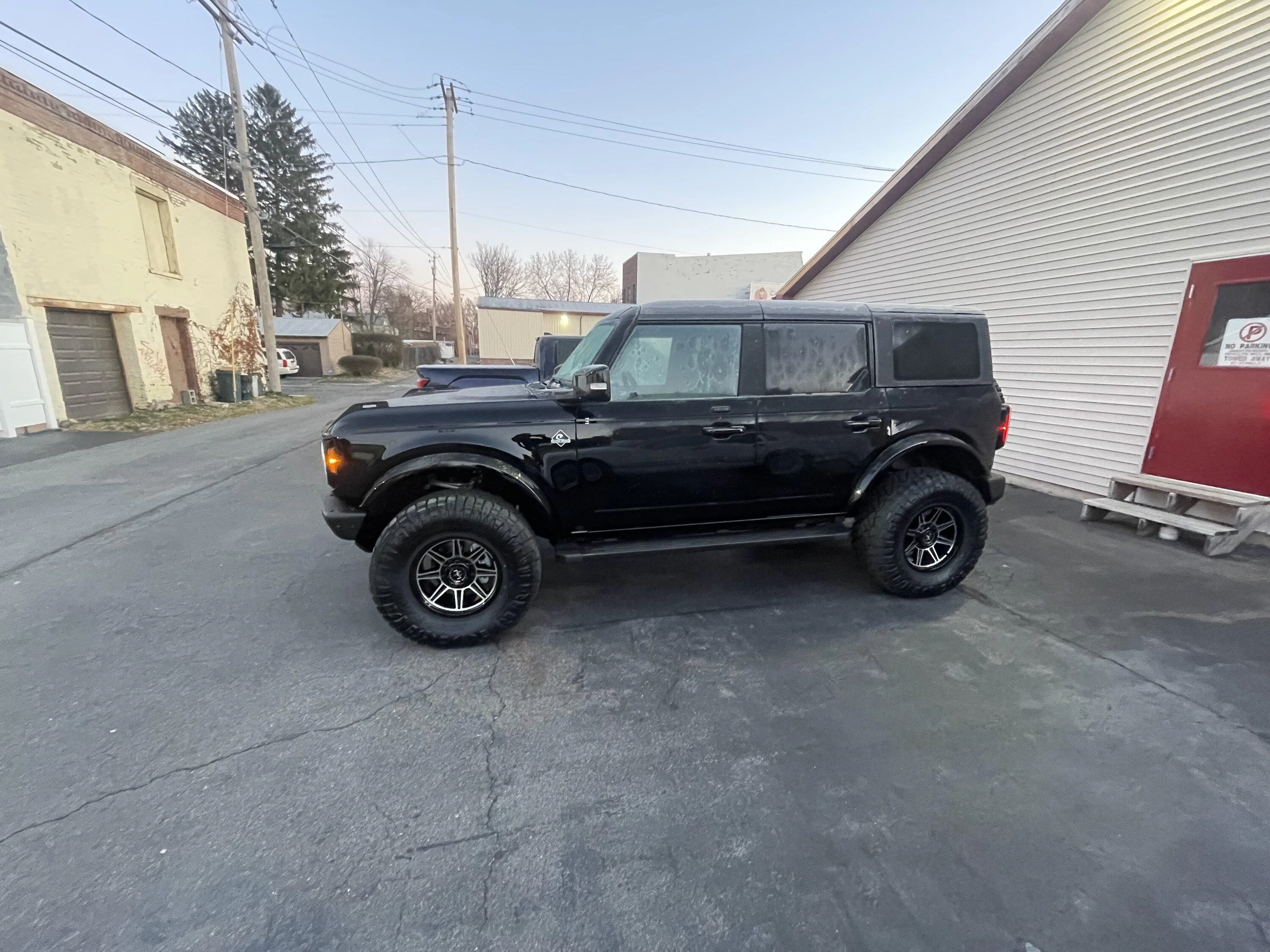 Ford Bronco SHADOW BLACK Bronco Club 3070E614-D358-4762-AF99-535BCABAE717