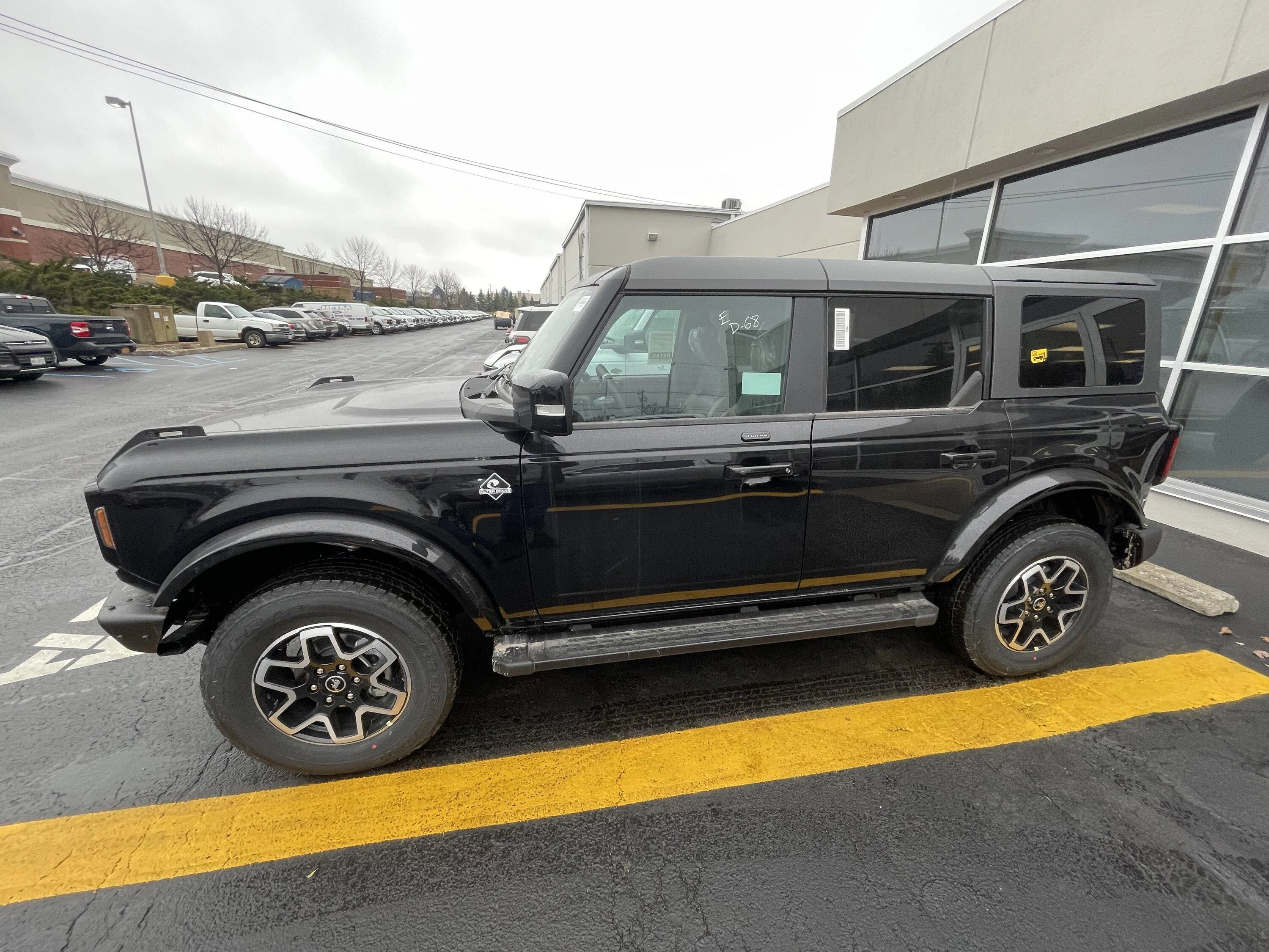Ford Bronco SHADOW BLACK Bronco Club 182EBF25-DE32-4D18-A0B1-96FC315E3C8C