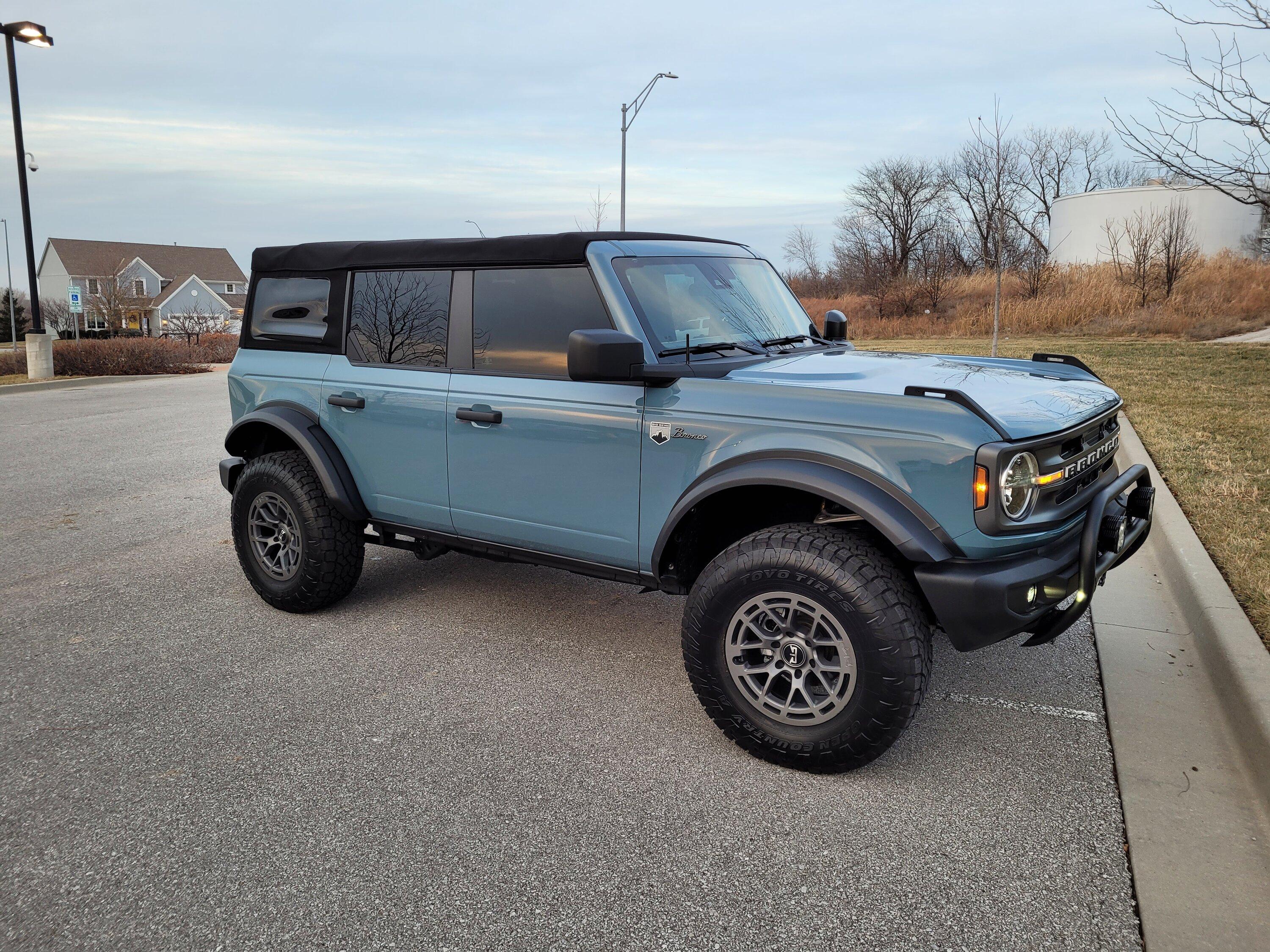 Ford Bronco RTR Tech 6 17x9 0 offset wheels installed 20221205_164137