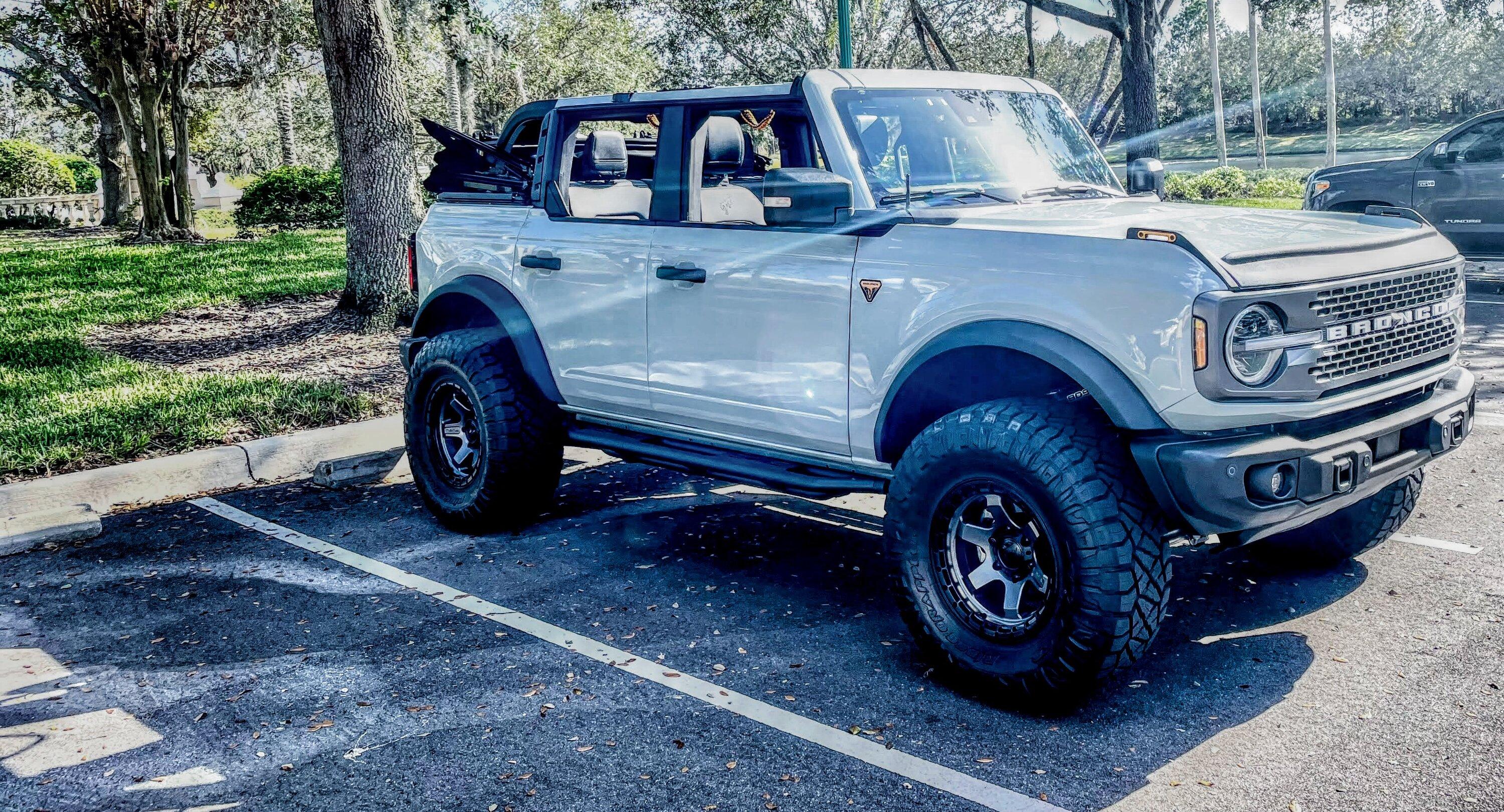 Ford Bronco CACTUS GRAY Bronco Club 92A53DE5-E780-44BD-A31A-5D32887B23A9