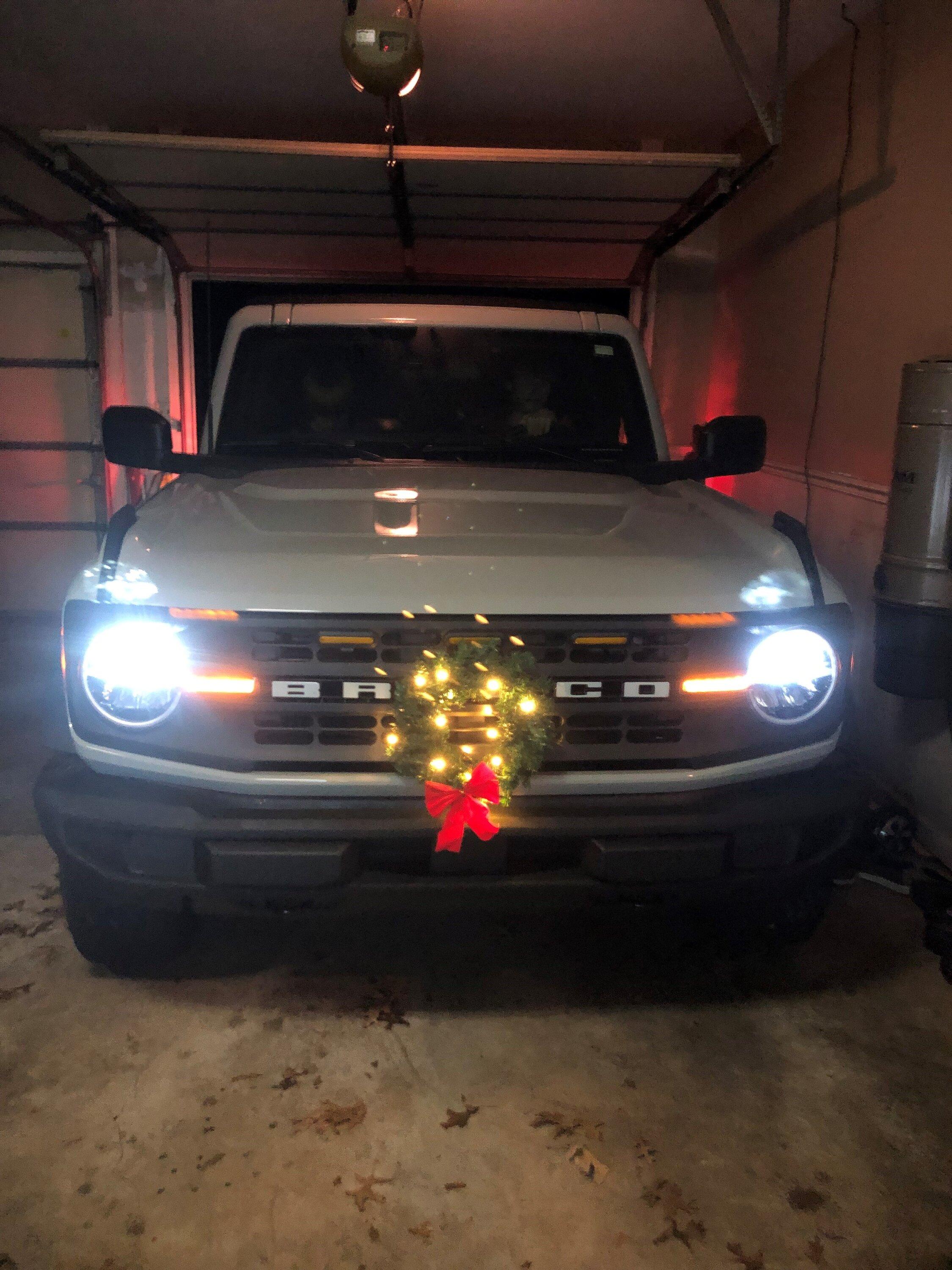 Ford Bronco How are you decorating your Bronco for Christmas or holidays? Post yours! 🎅 ka