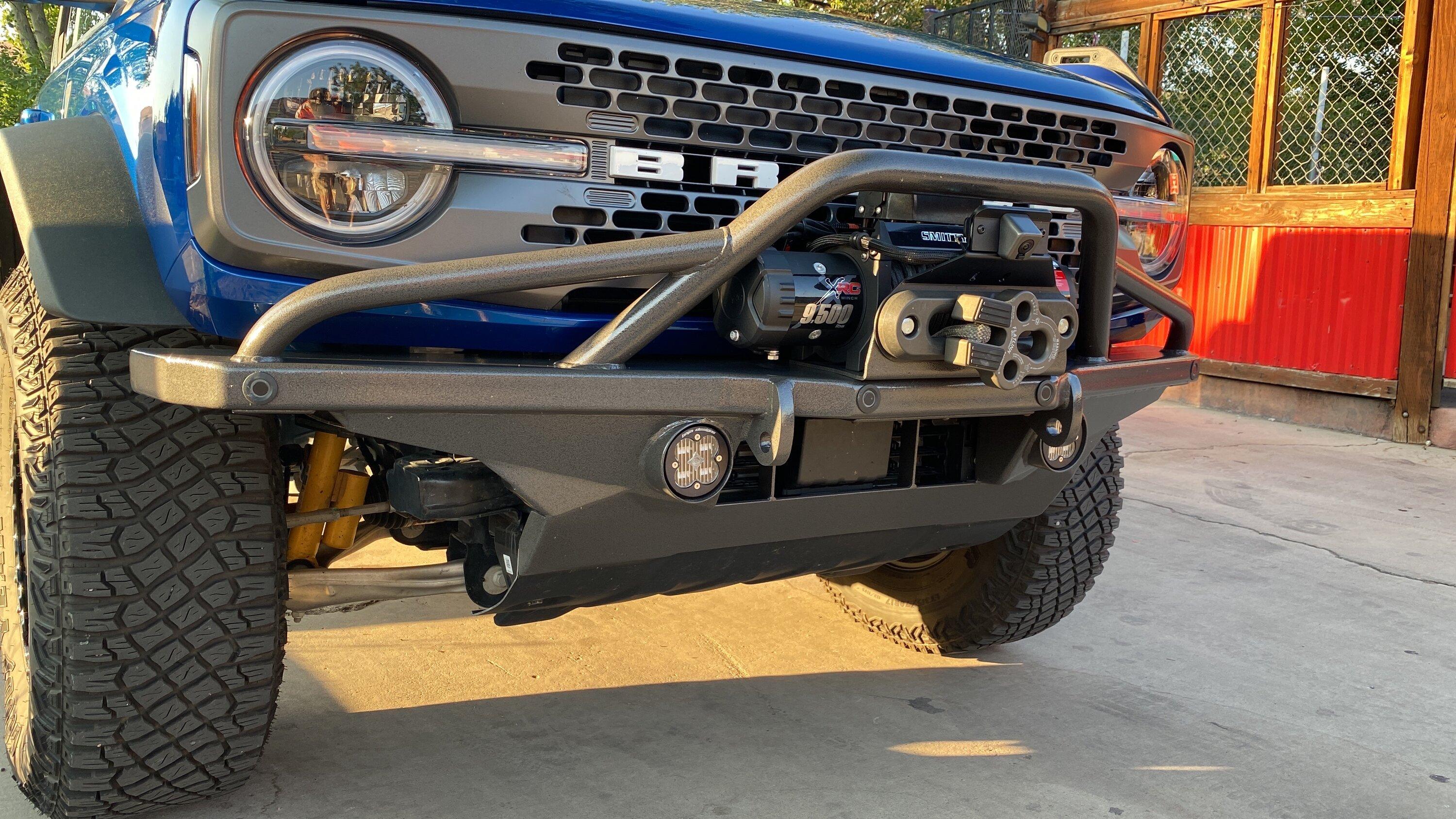 Ford Bronco LIGHTNING BLUE Bronco Club A140E521-3664-4D3D-9D69-D1F8696123B3