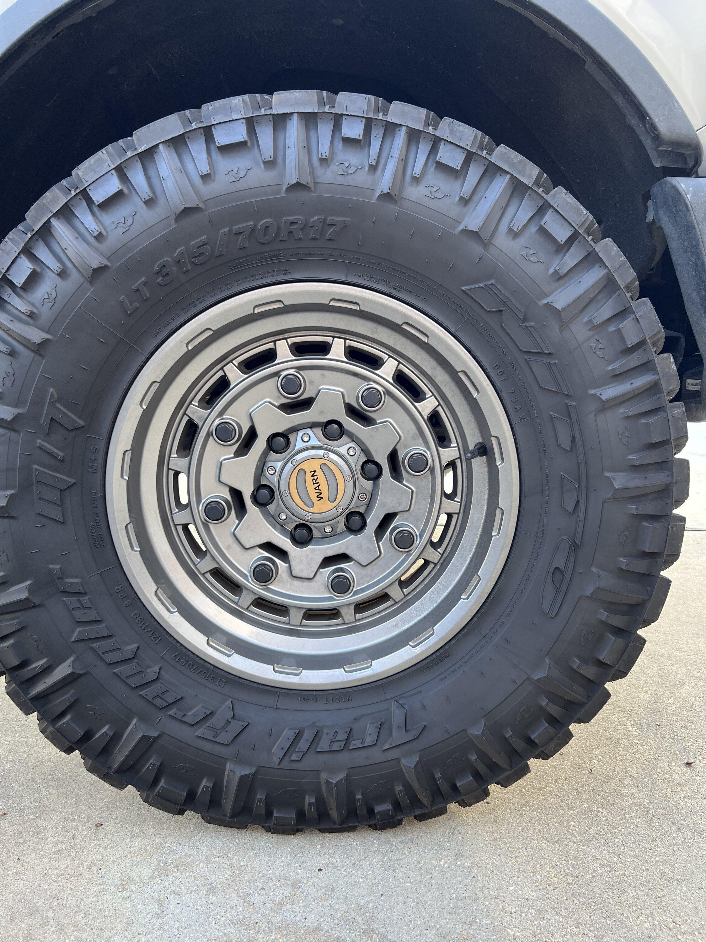 Ford Bronco ICONIC SILVER Bronco Club 82478C2B-3A7A-4142-B563-2A9AD22B2850