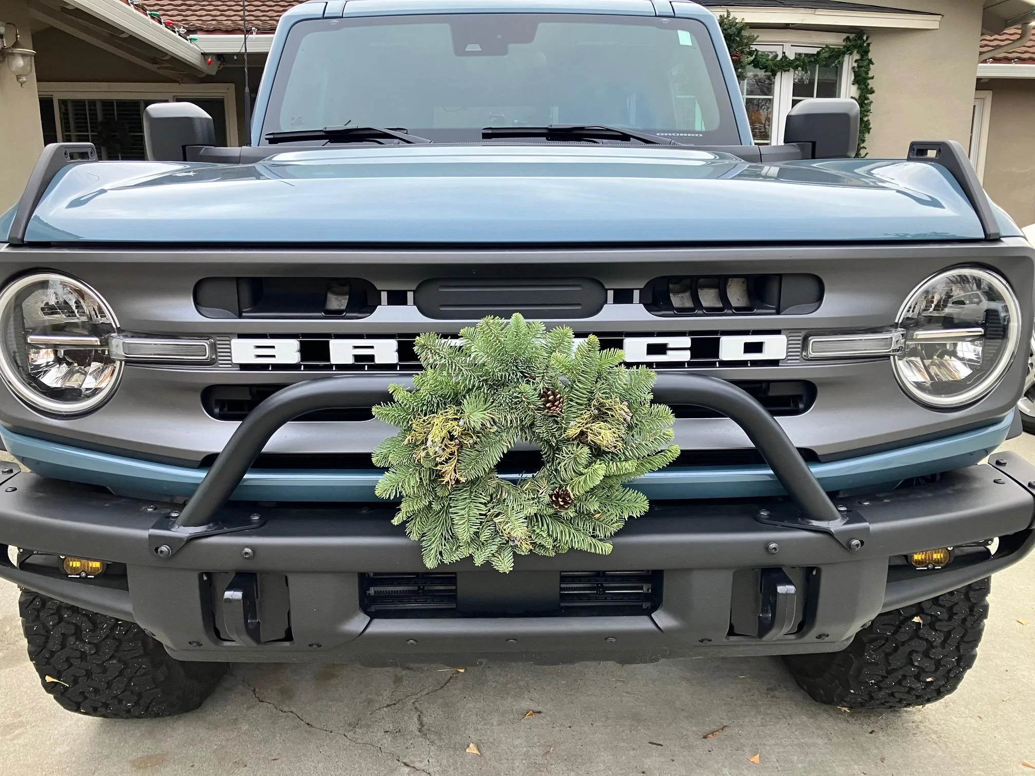 Ford Bronco How are you decorating your Bronco for Christmas or holidays? Post yours! 🎅 IMG_1029