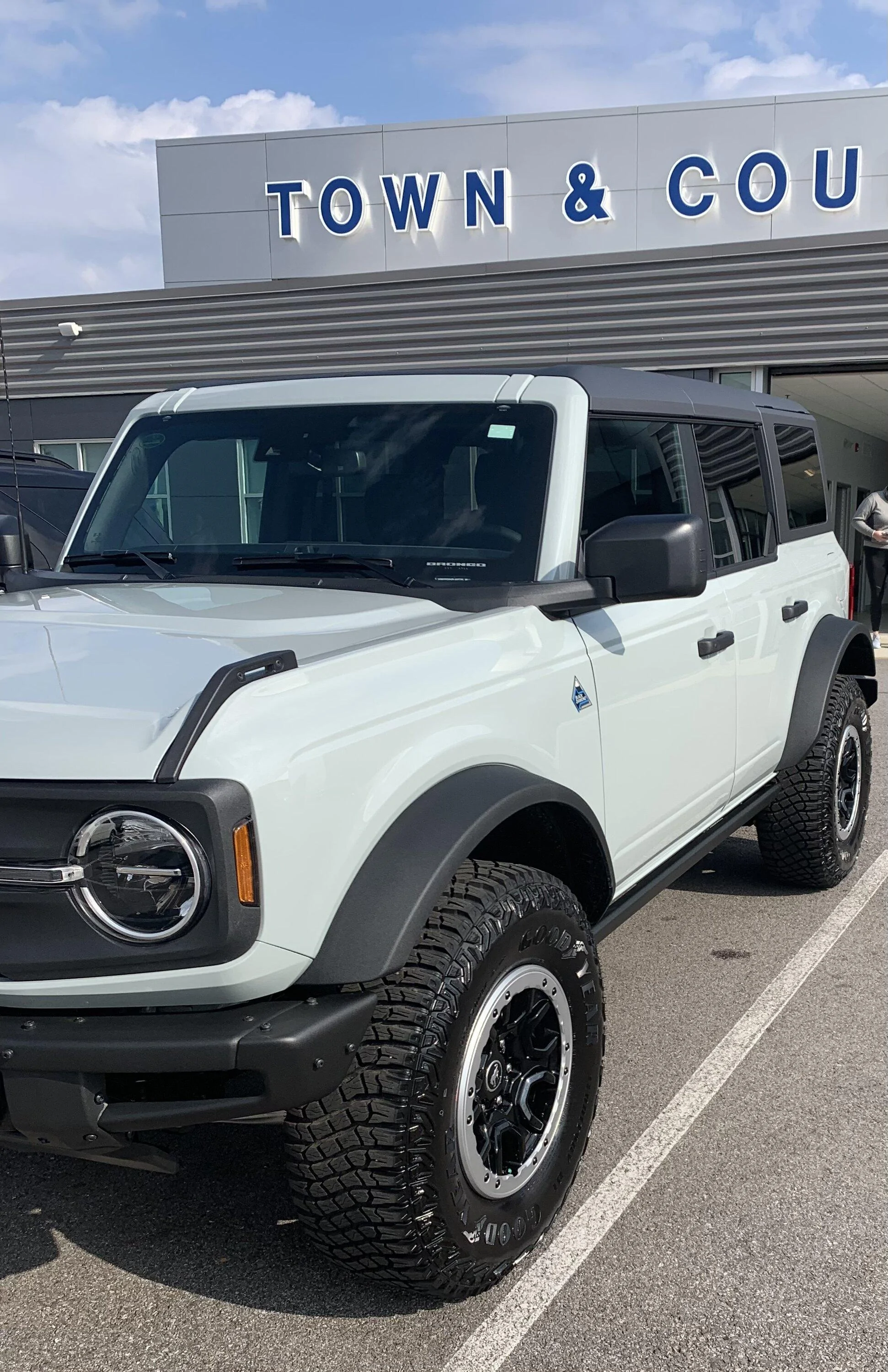Ford Bronco Which is Cactus Gray exactly? 2CD82F04-D04D-40E4-993F-56A678288573