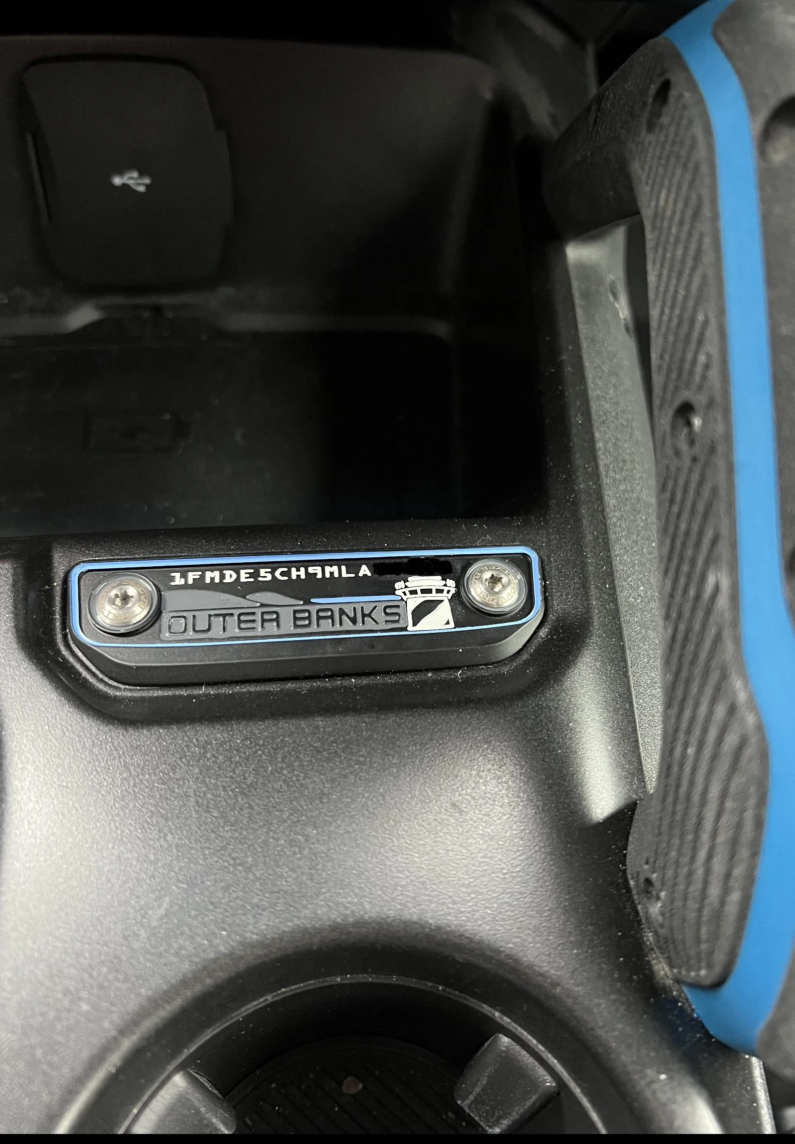 Ford Bronco AR | OUTER BANKS Center Console VIN Plate 1DF77429-3209-4BF1-94A6-849F9BD38D73