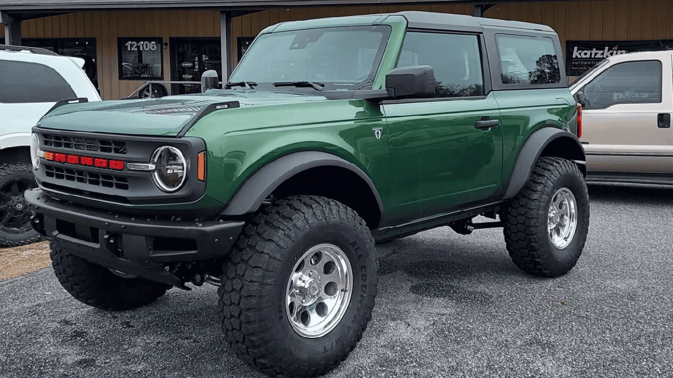 Ford Bronco Retro themed 2Door Eruption Green basequatch progress 0D28D096-6225-4EAA-80F7-A8D21F452248
