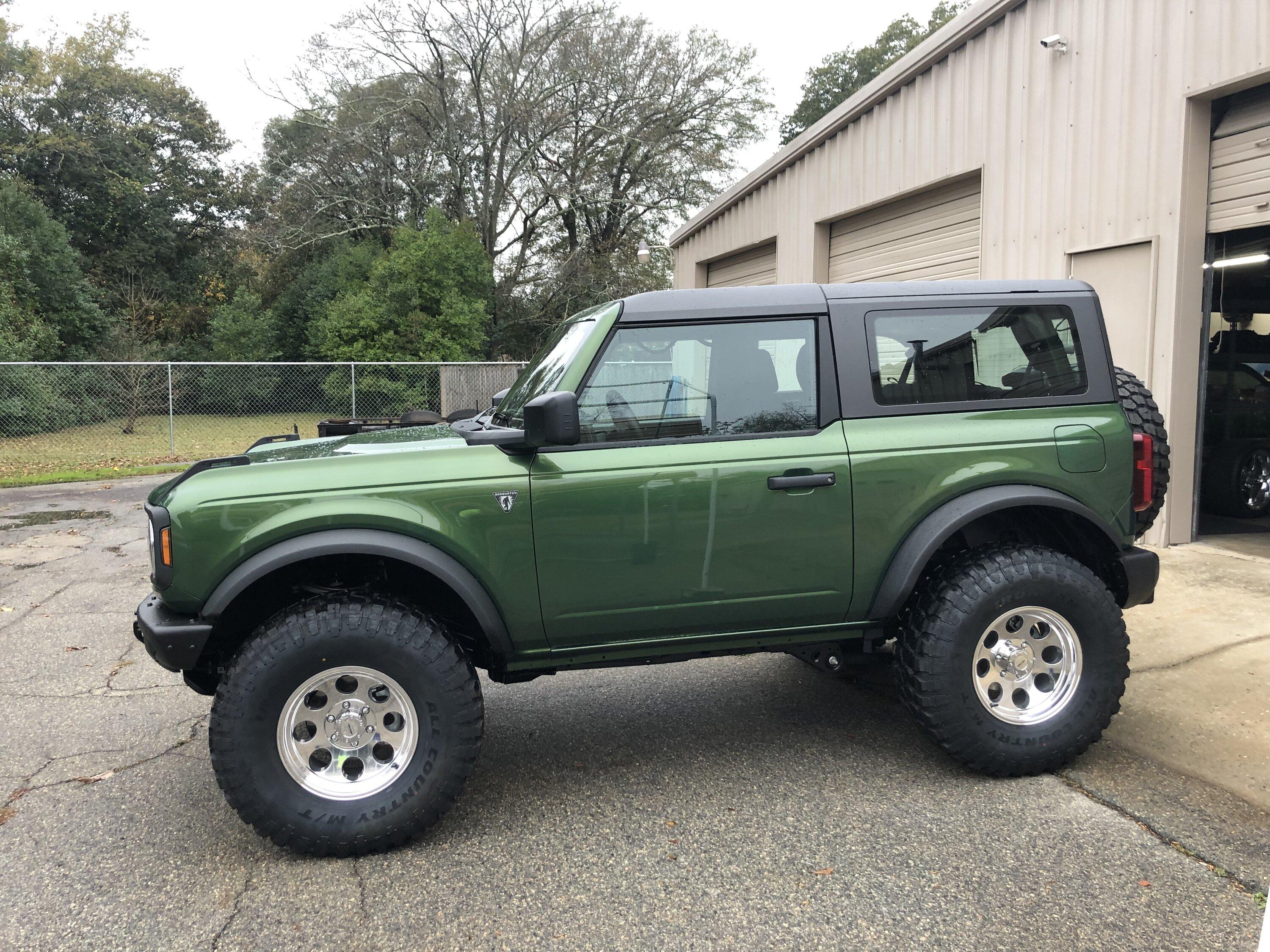 Ford Bronco Retro themed 2Door Eruption Green basequatch progress 8AD44137-B5A6-4240-B989-2092B440928A