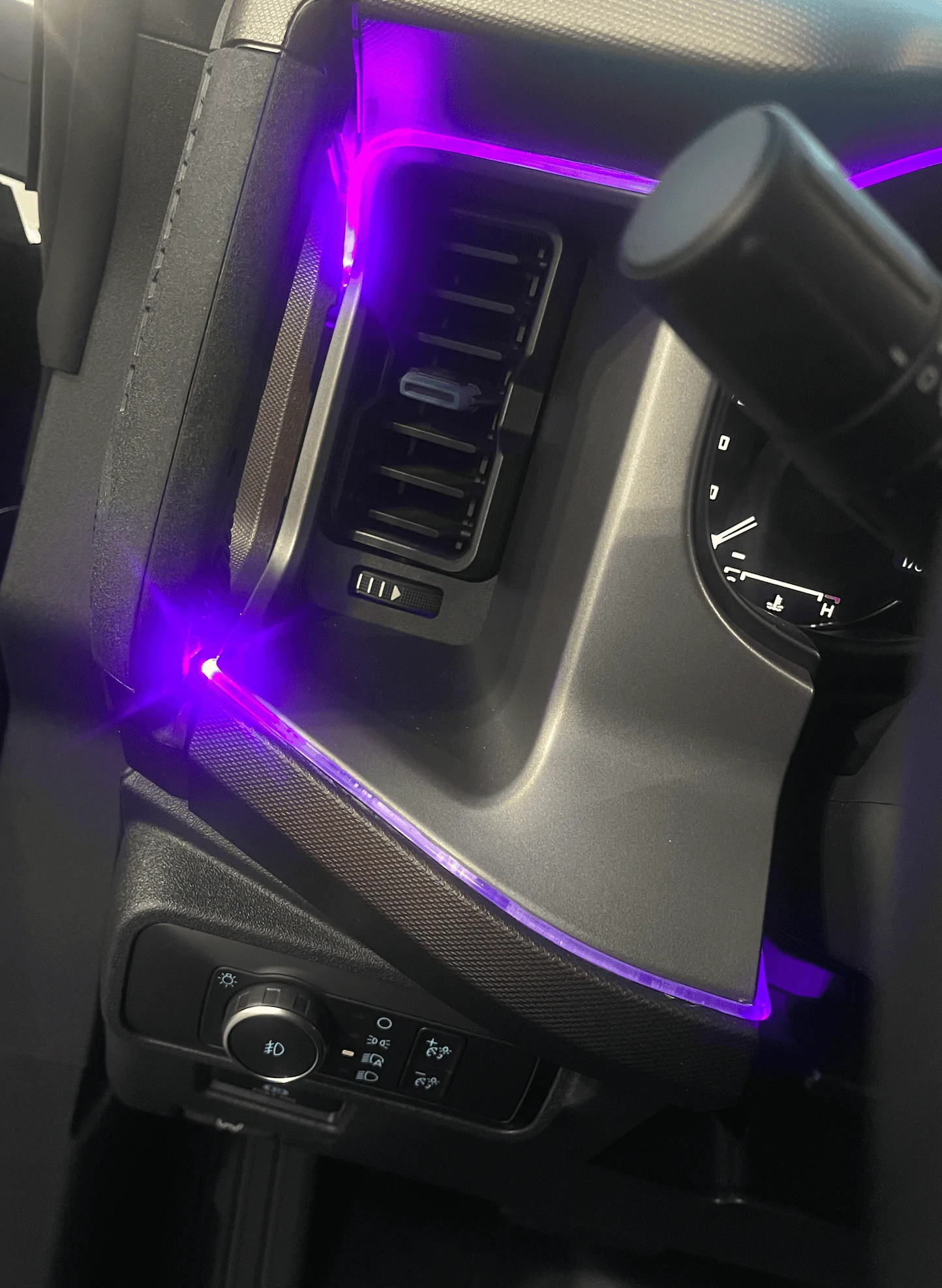 Ford Bronco First Look: ORACLE Lighting accent lighting for Bronco Dash Screen Shot 2022-12-12 at 5.47.28 PM